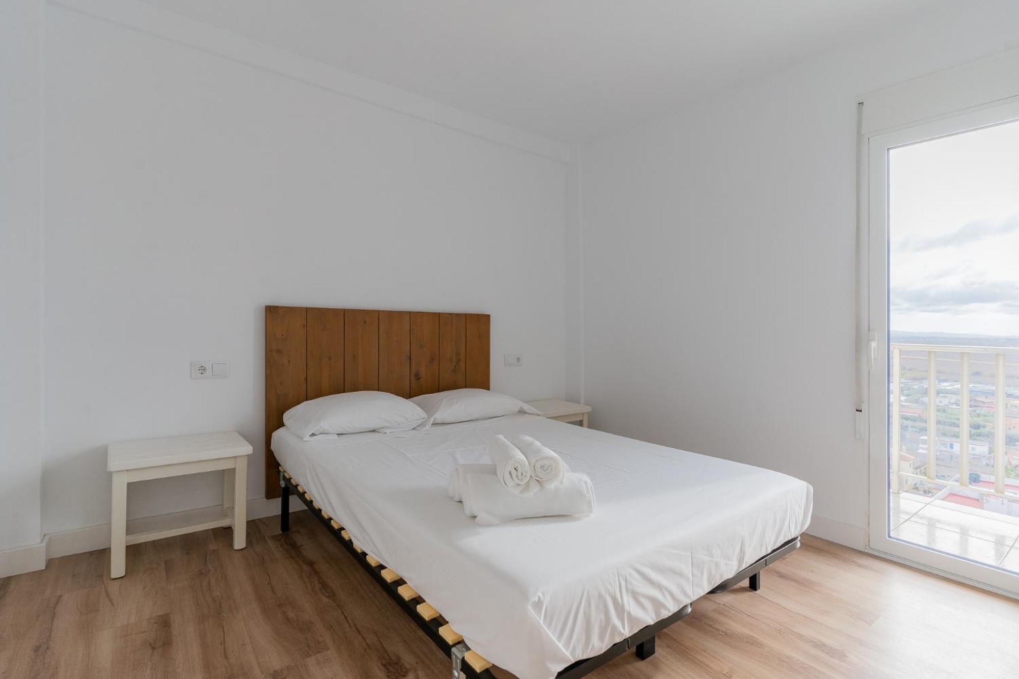 Apartamento Ocean's Whisper: Les Palmeres Seaview Sanctuary Valencia
