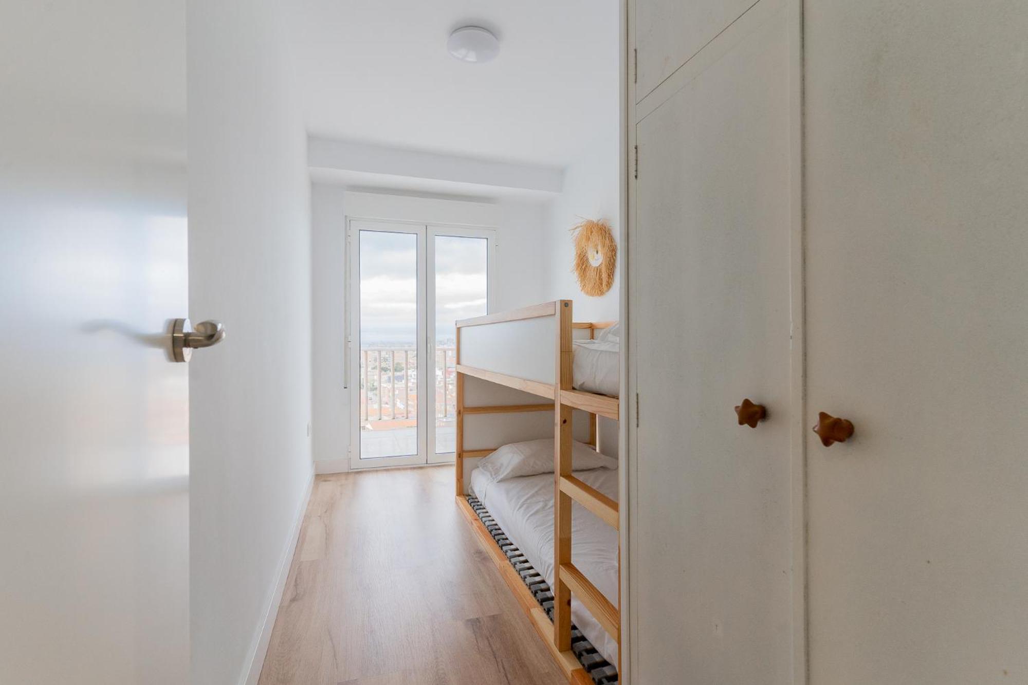 Ocean's Whisper: Les Palmeres Seaview Sanctuary Apartamento *