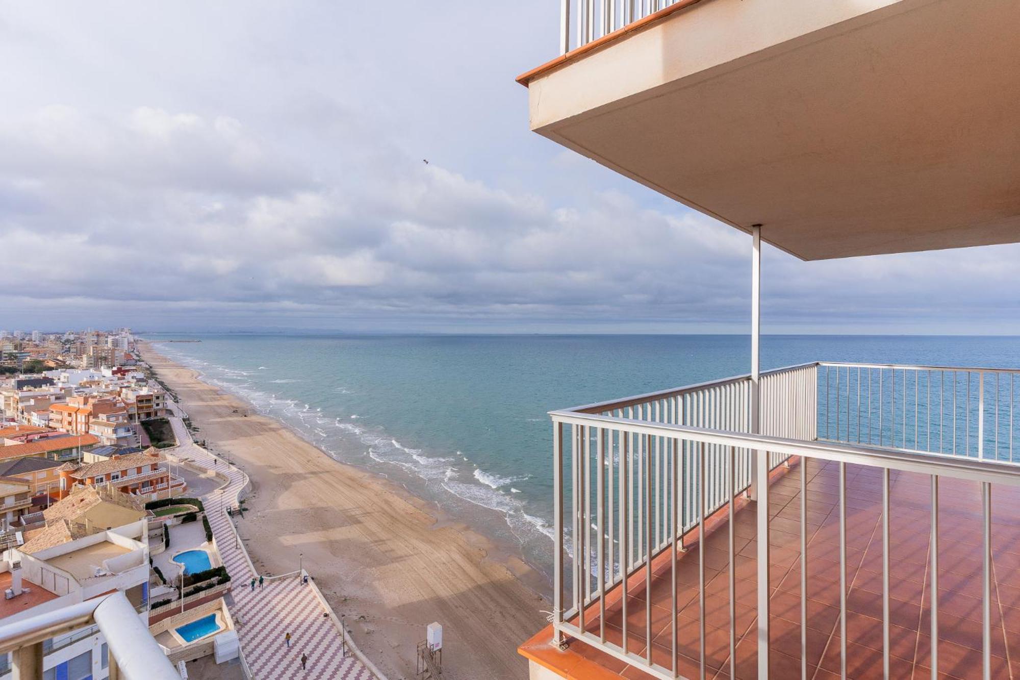 Ocean's Whisper: Les Palmeres Seaview Sanctuary Valencia