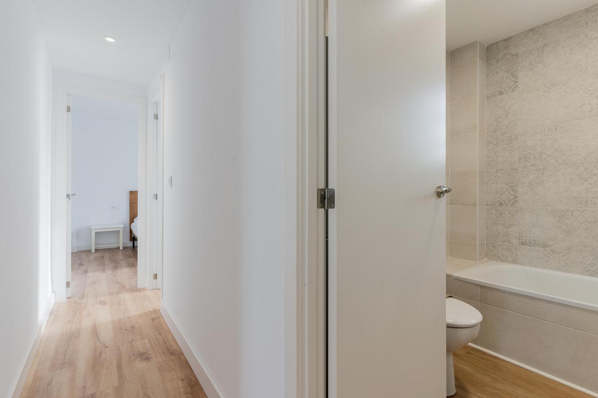 Ocean's Whisper: Les Palmeres Seaview Sanctuary Apartamento *