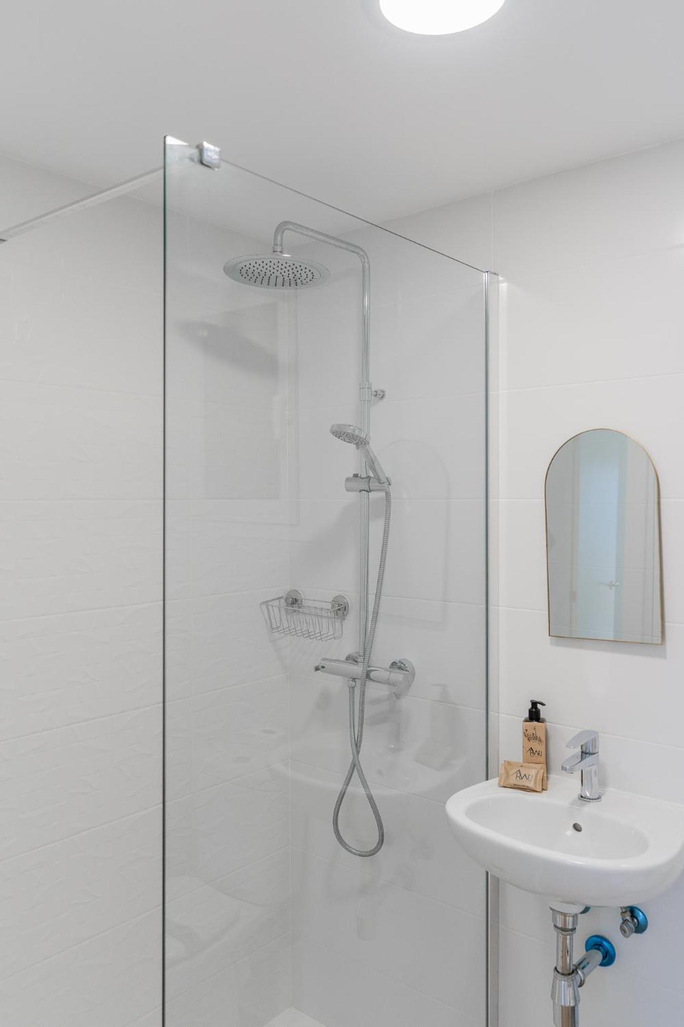 Apartamento Ocean's Whisper: Les Palmeres Seaview Sanctuary Valencia