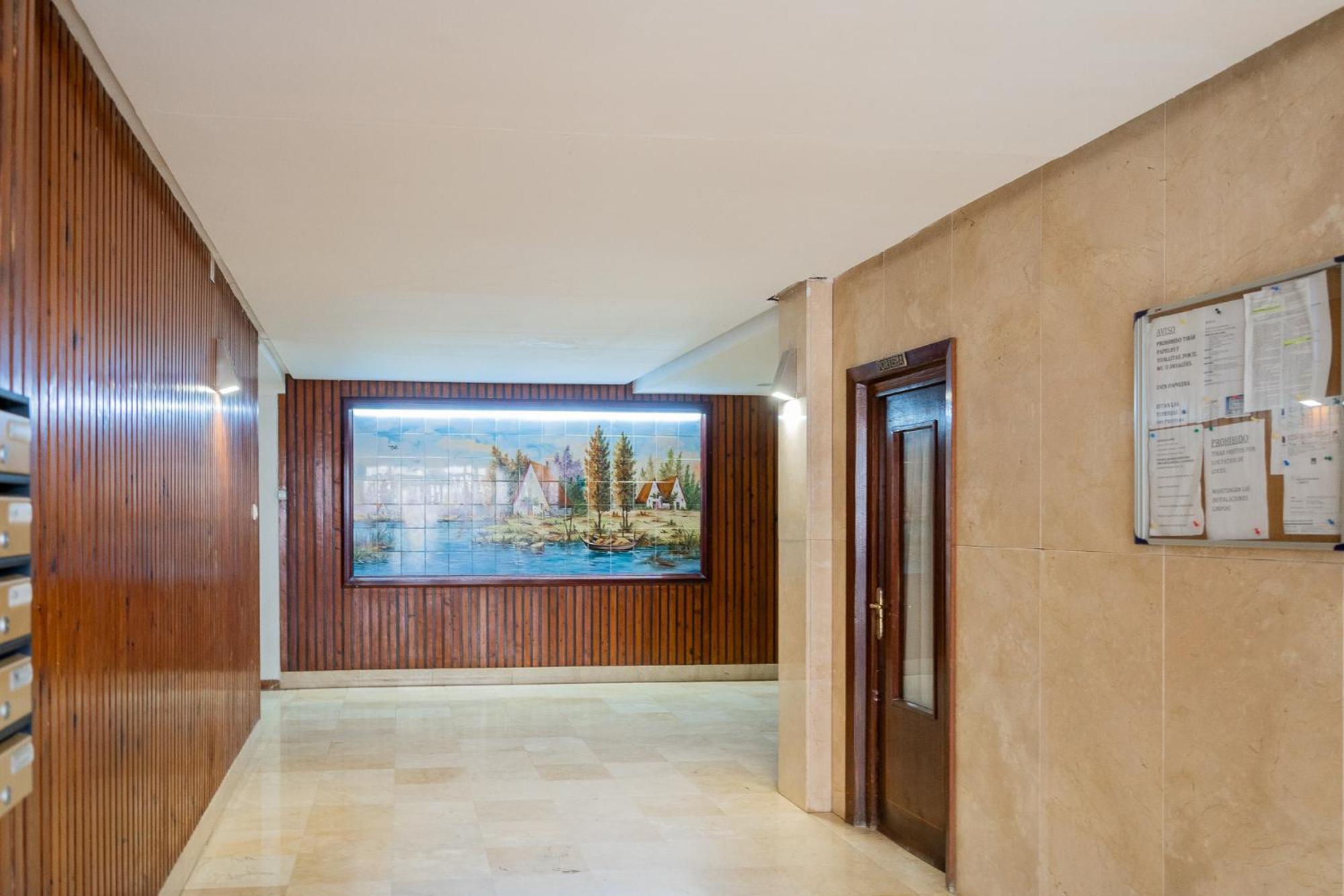 Ocean's Whisper: Les Palmeres Seaview Sanctuary Apartamento