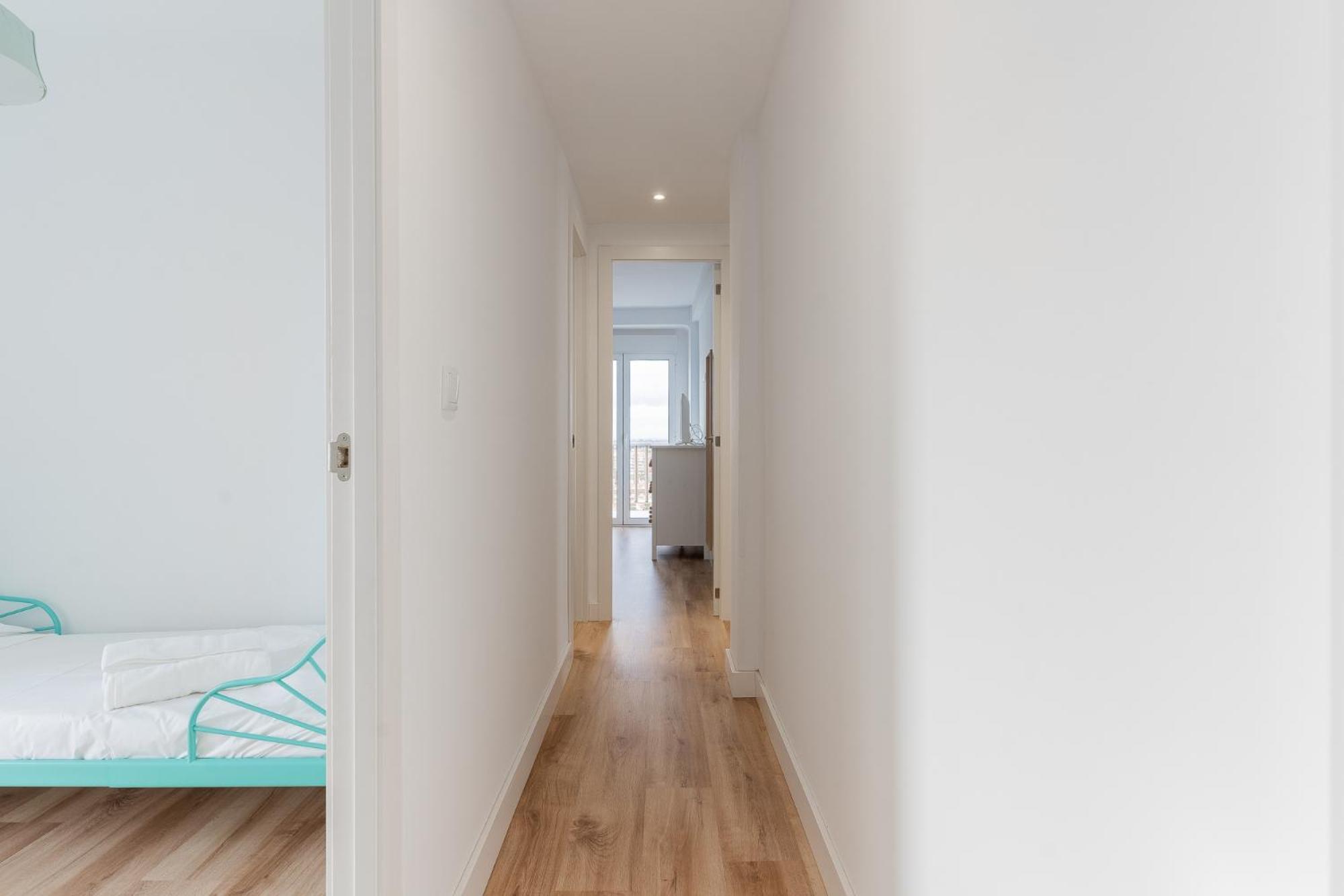 Apartamento Ocean's Whisper: Les Palmeres Seaview Sanctuary