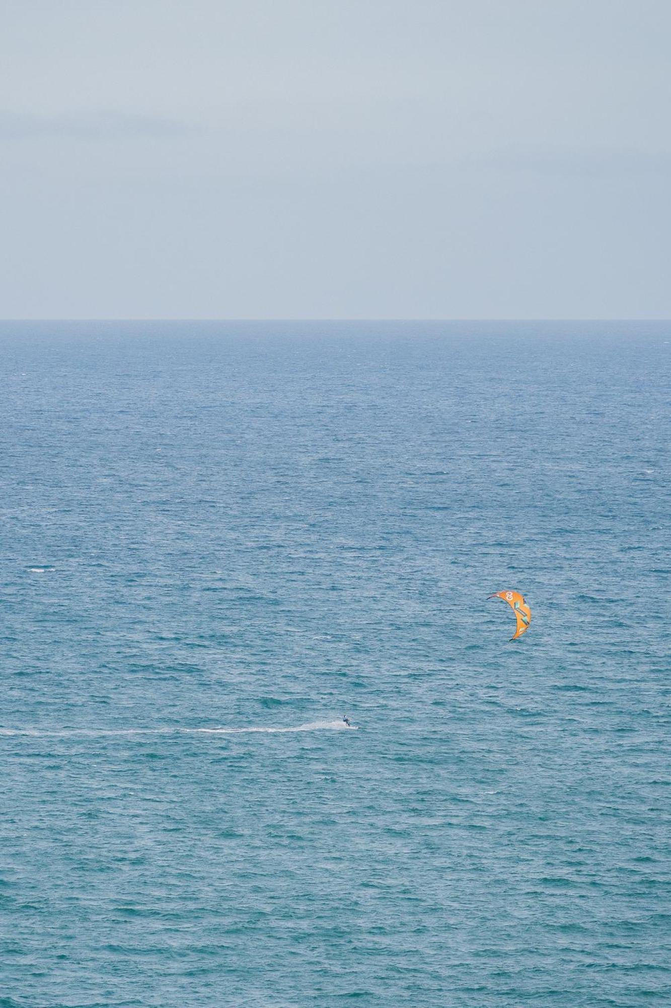 Ocean's Whisper: Les Palmeres Seaview Sanctuary Apartamento *