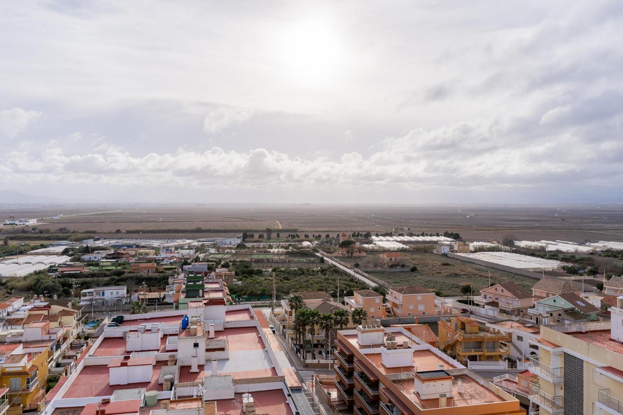 Ocean's Whisper: Les Palmeres Seaview Sanctuary Apartamento *