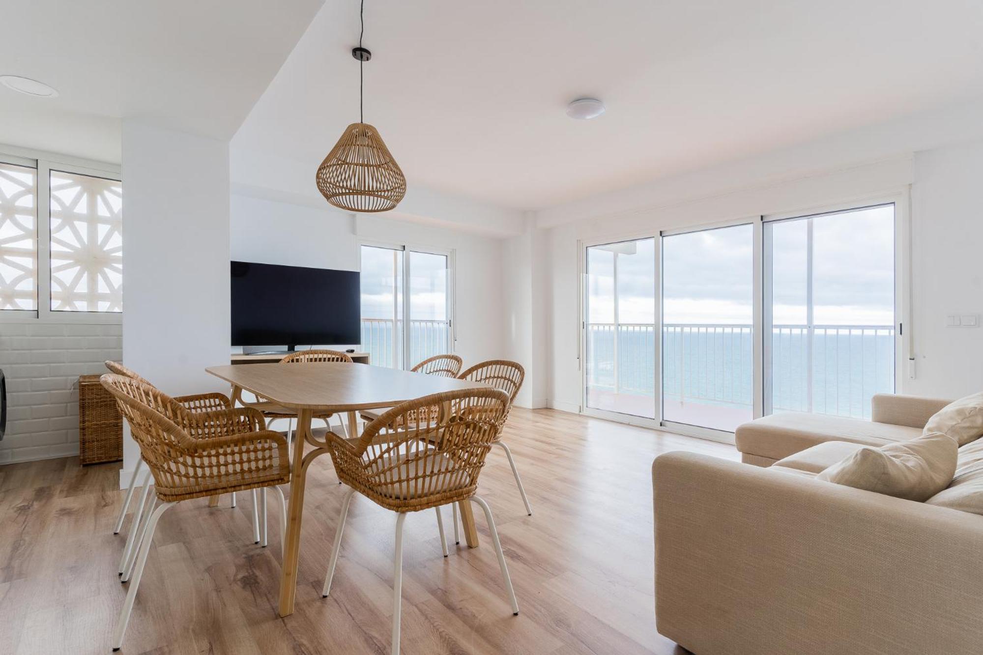 Ocean's Whisper: Les Palmeres Seaview Sanctuary Apartamento Valencia