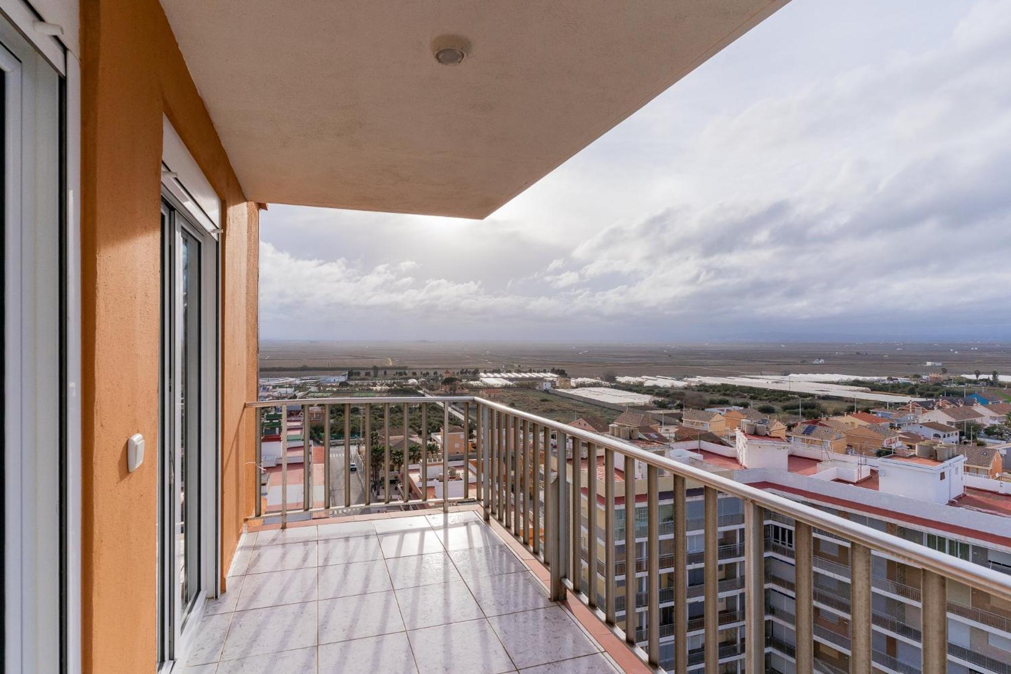 Ocean's Whisper: Les Palmeres Seaview Sanctuary Apartamento Valencia