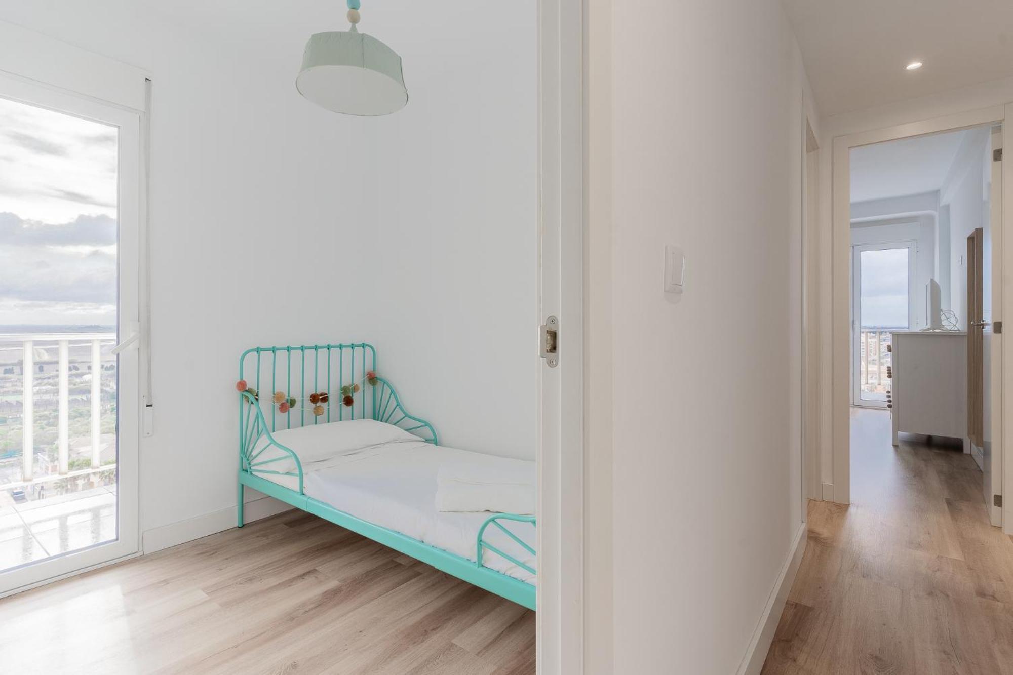 Ocean's Whisper: Les Palmeres Seaview Sanctuary Apartamento *