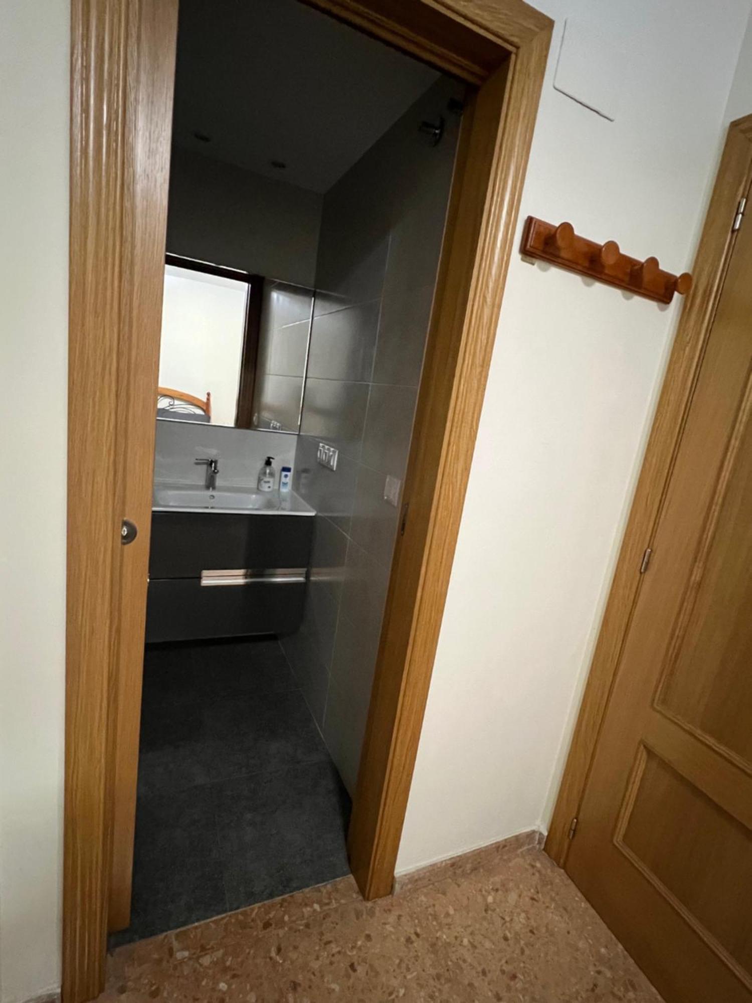 Habitacion Doble Con Bano Privado * Valencia