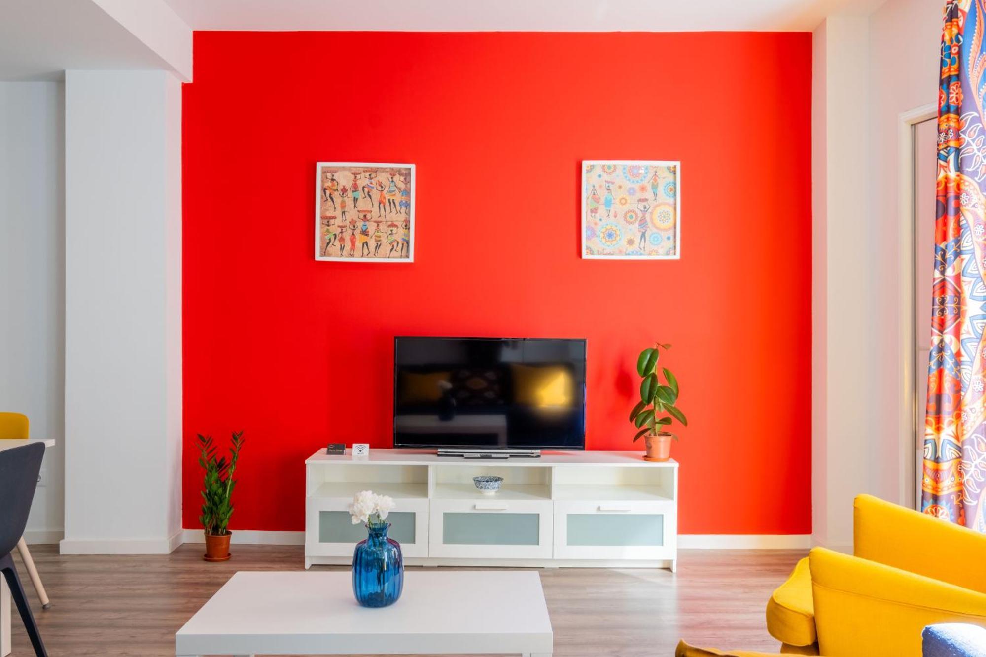 Spacious Clean & Colorful Quiet Zone