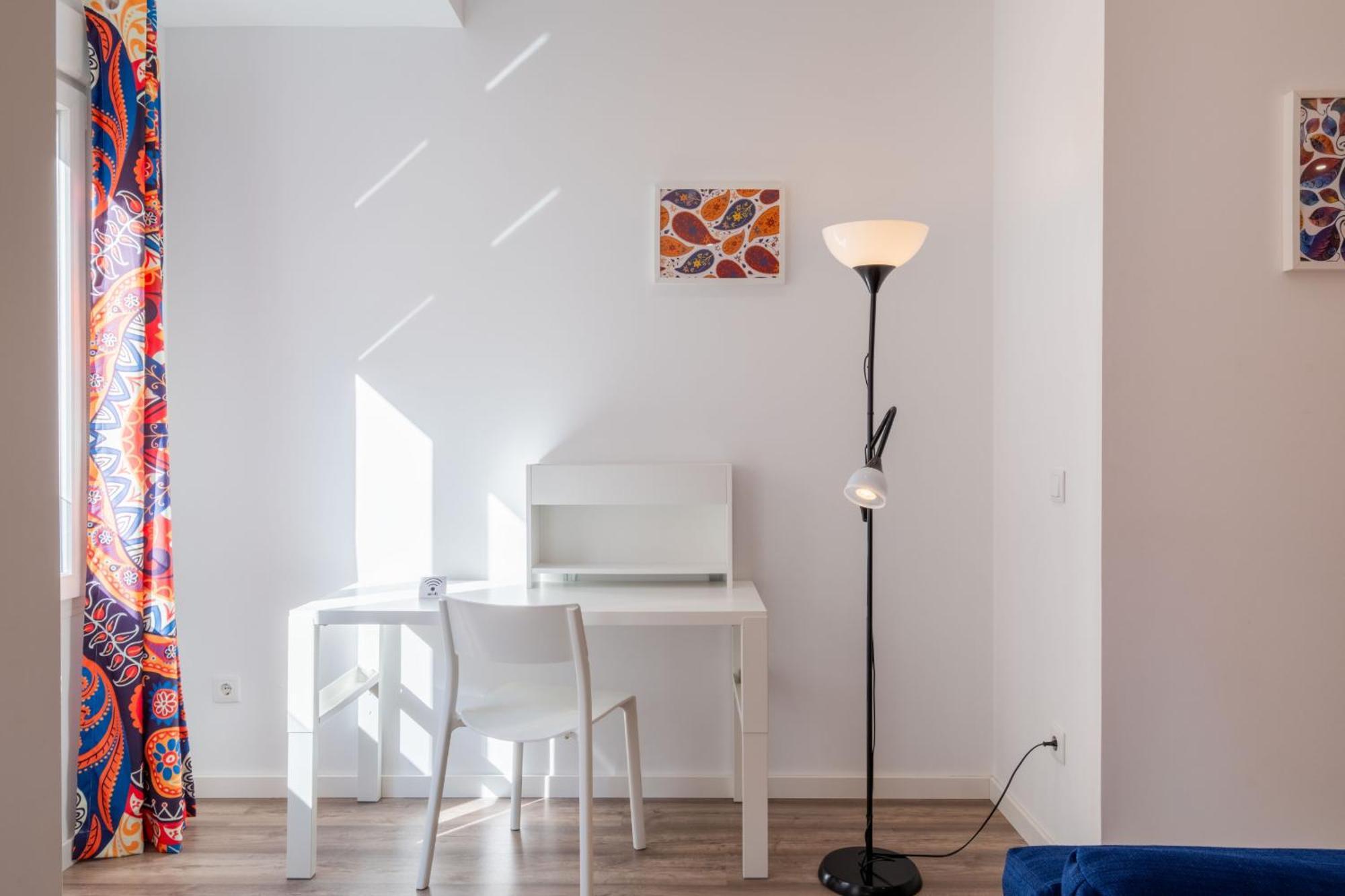 Spacious Clean & Colorful Quiet Zone Apartamento