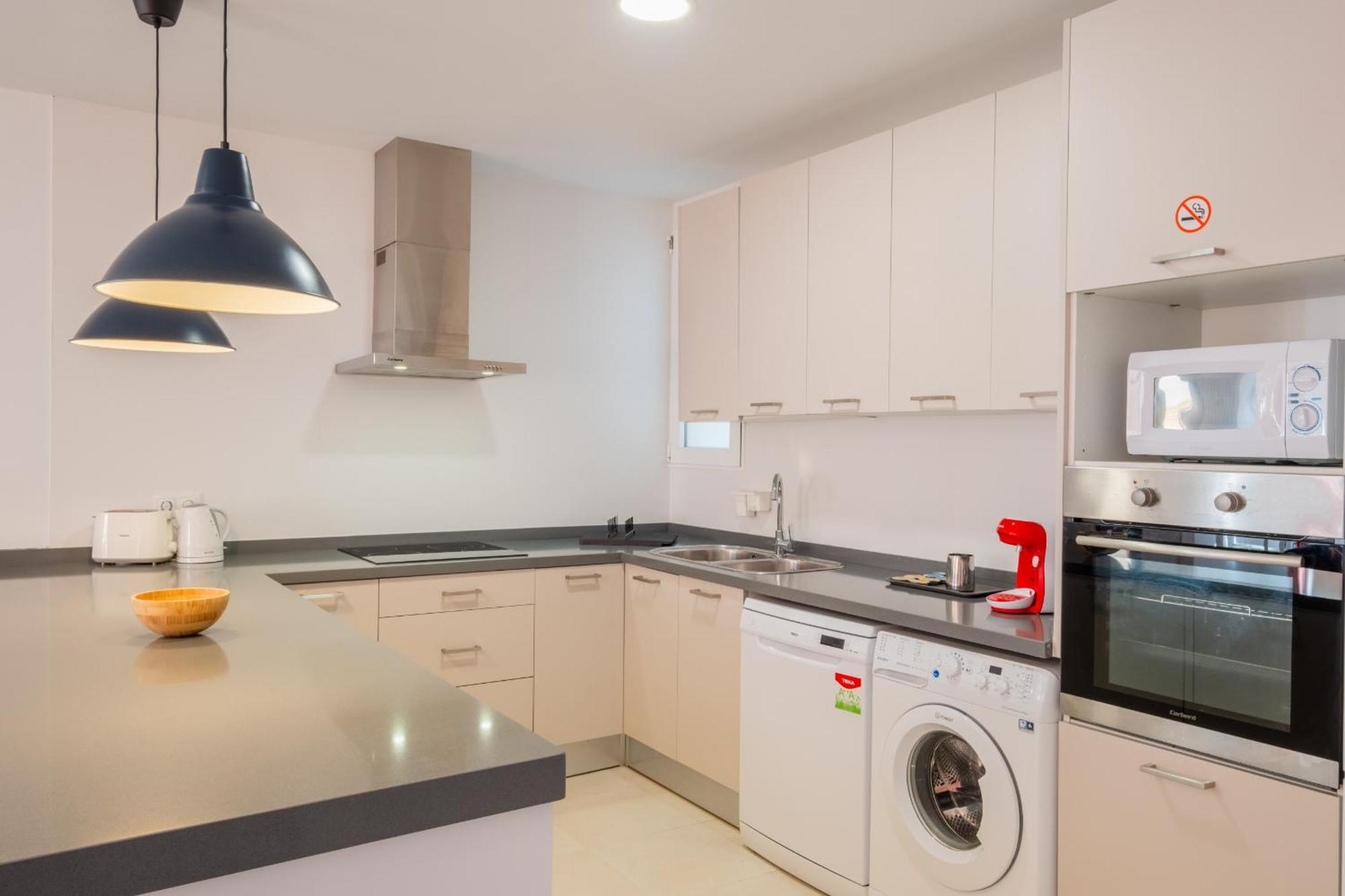 Spacious Clean & Colorful Quiet Zone Apartamento *