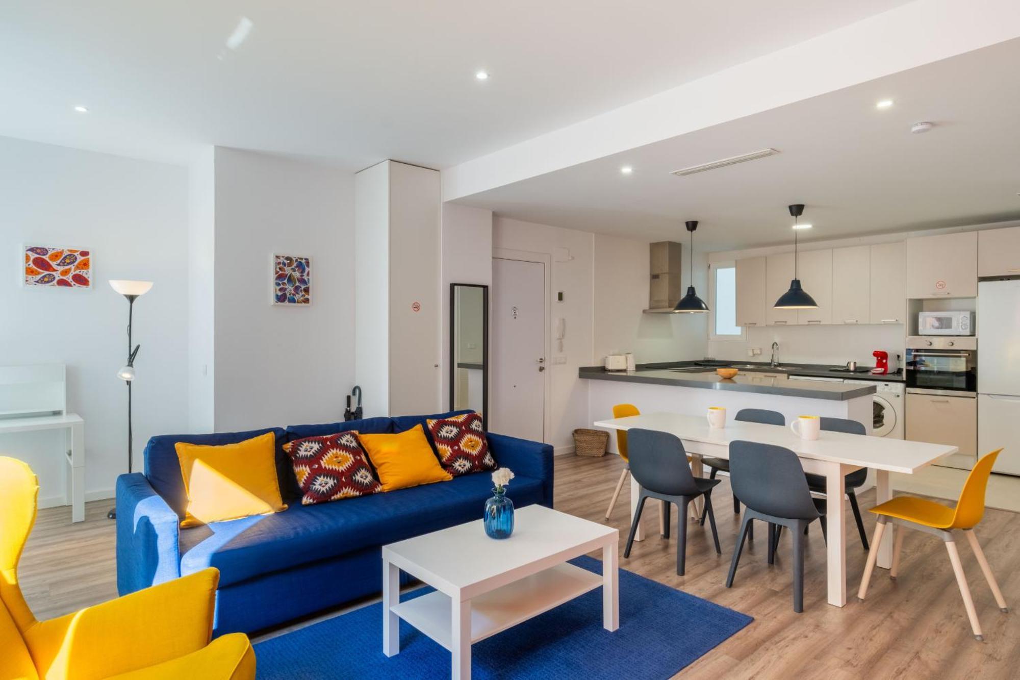 Spacious Clean & Colorful Quiet Zone Valencia