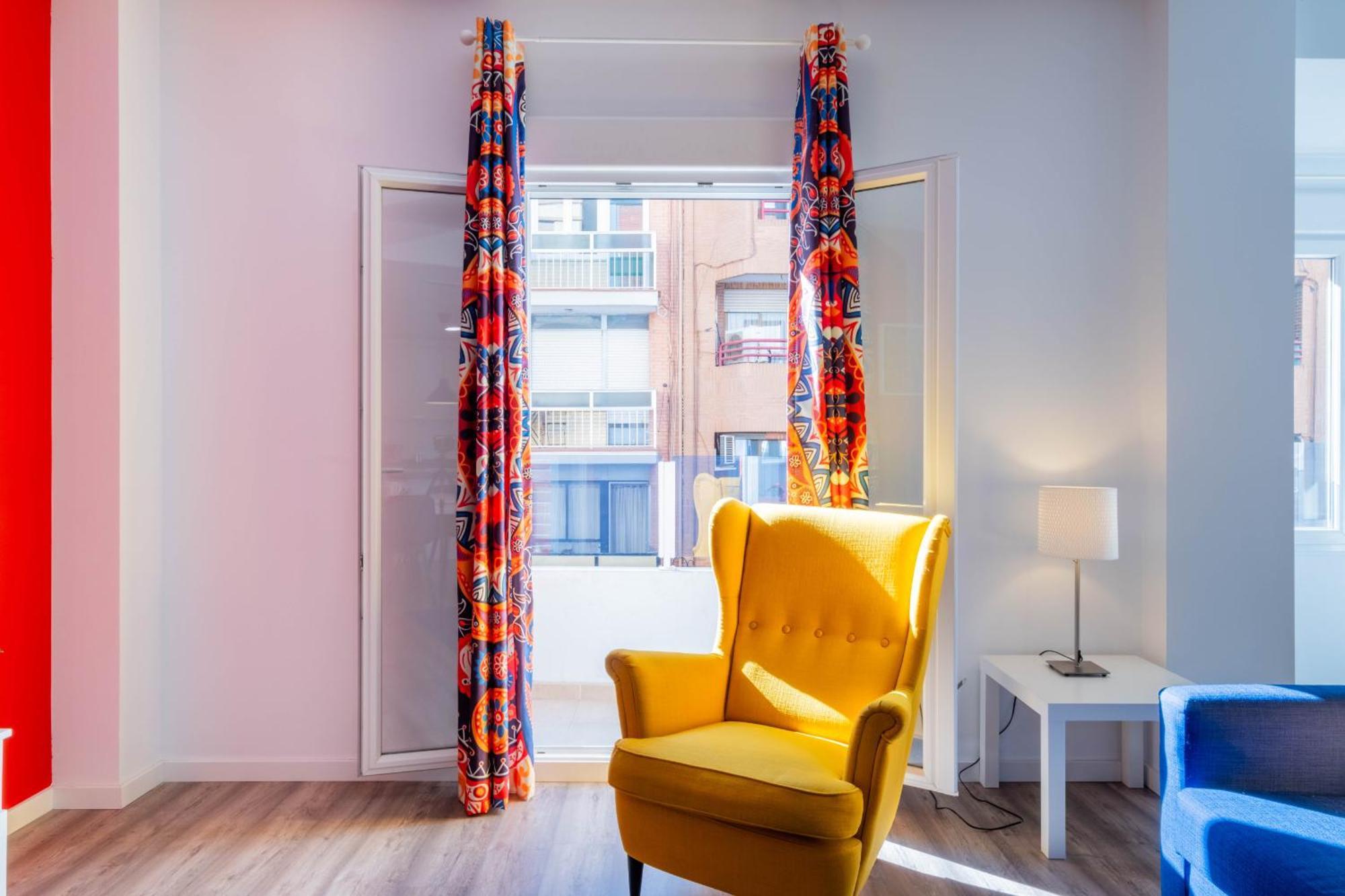 Spacious Clean & Colorful Quiet Zone Apartamento Valencia