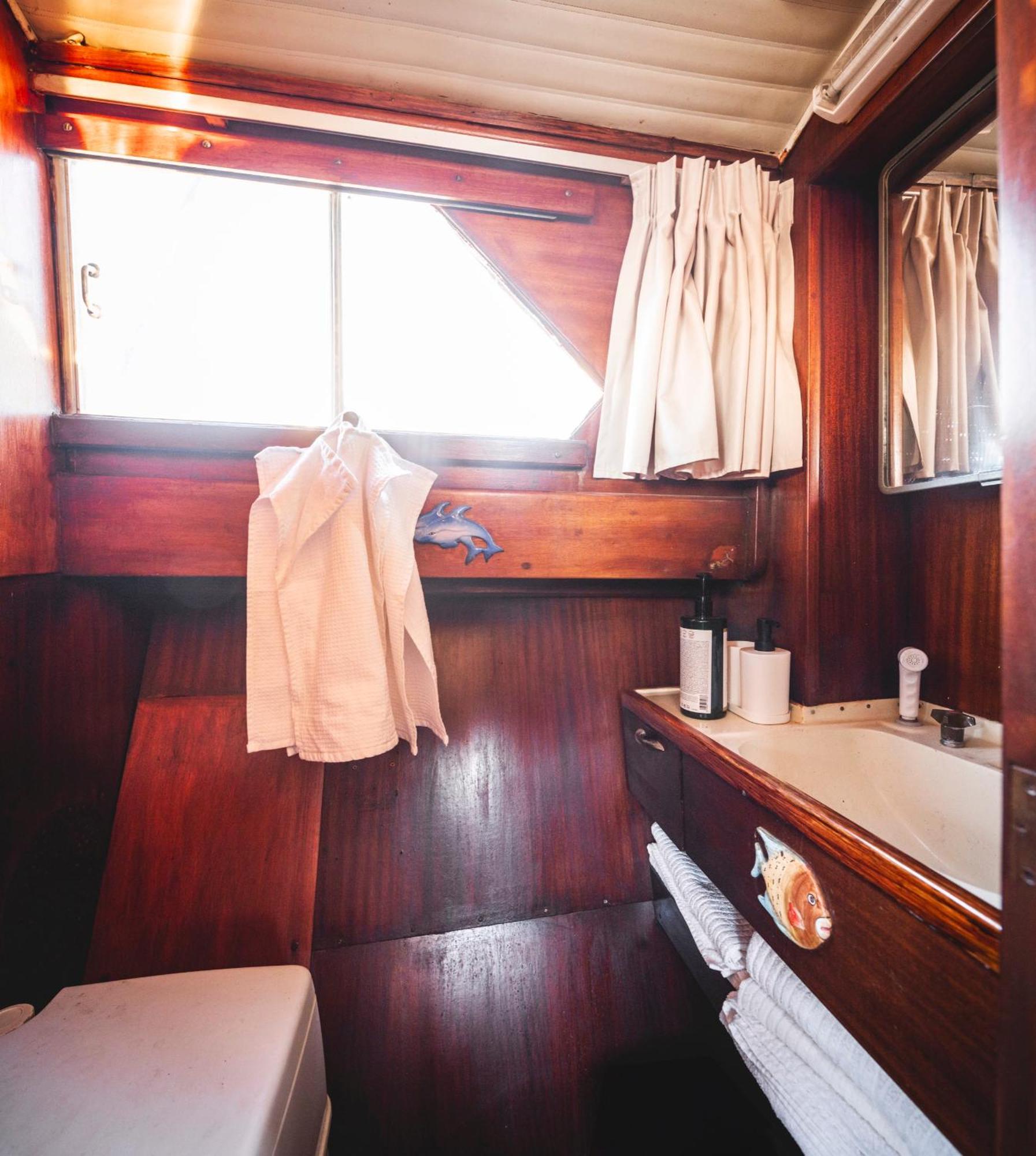Hotel en barco Alojamiento En Barco Oasis *
