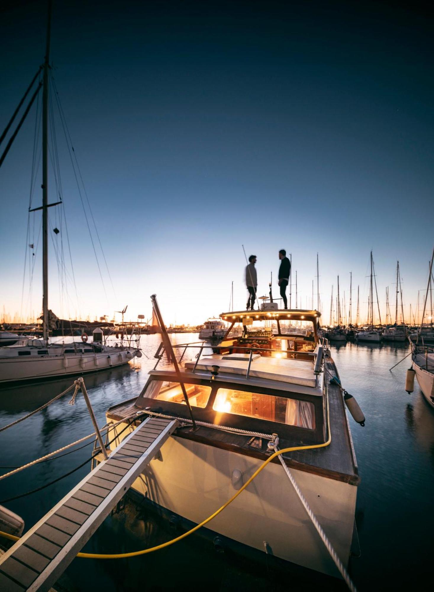 Alojamiento En Barco Oasis *