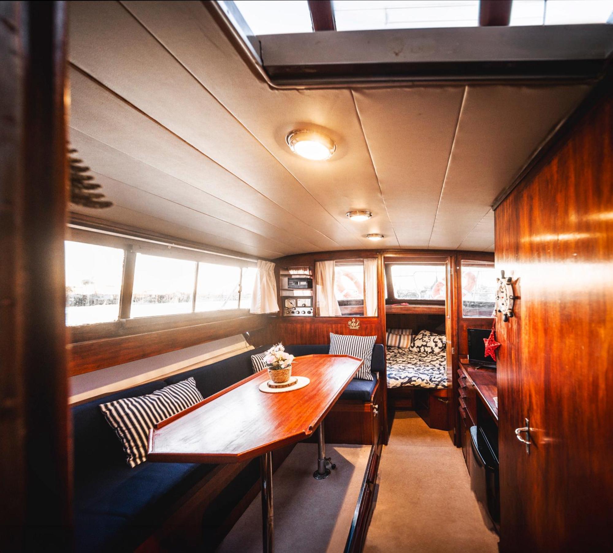 Alojamiento En Barco Oasis *