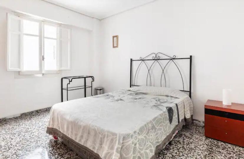 Private In Shared Workstay Valencia