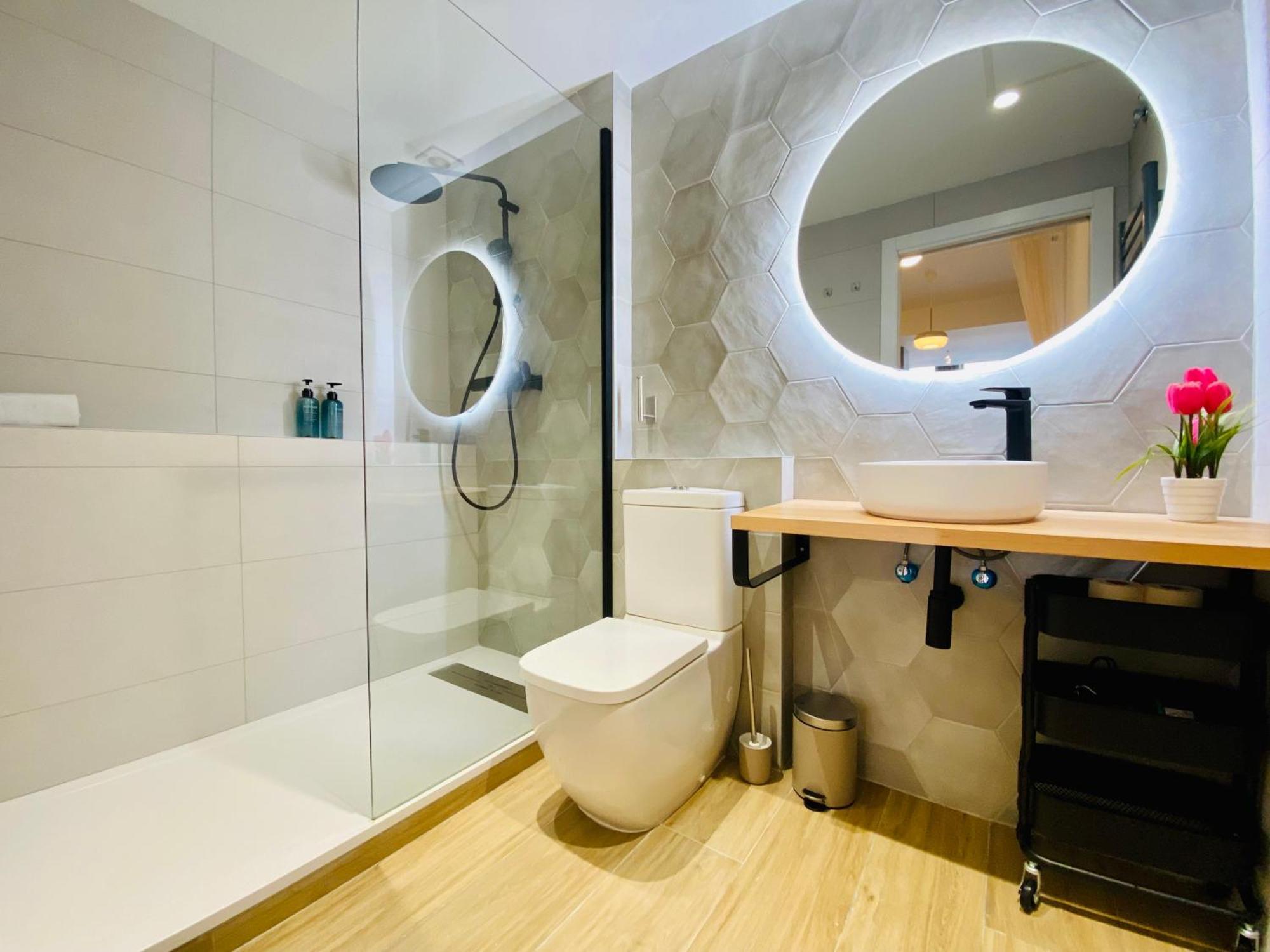 Apartamento En Cabanyal A: Encanto Y Diseno Junto A La Playa * Valencia