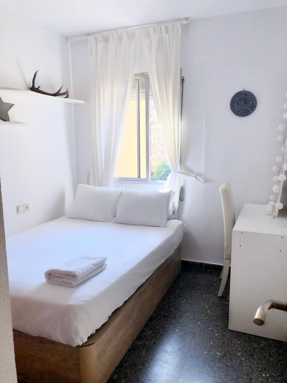 Habitación en casa particular Preciosa Cerca De La Playa Y Universidades *