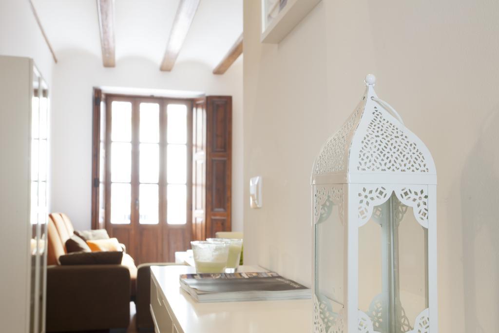 Singular Station Apartment