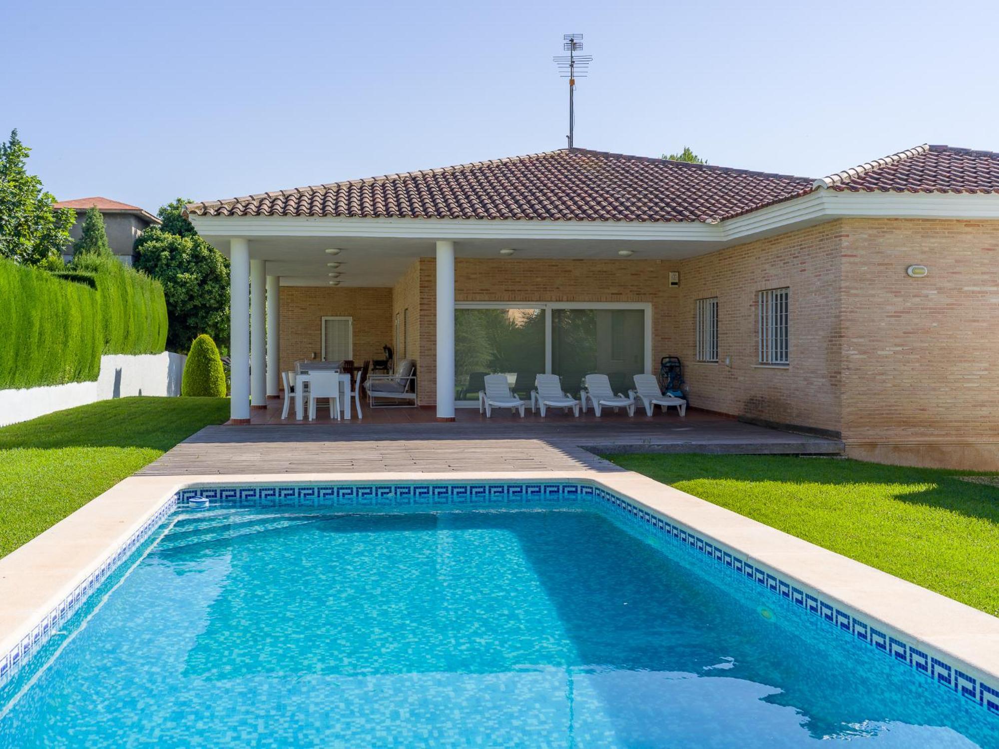Villa Con Piscina, Jardin Y Aire Acondicionado En La Eliana-l'eliana