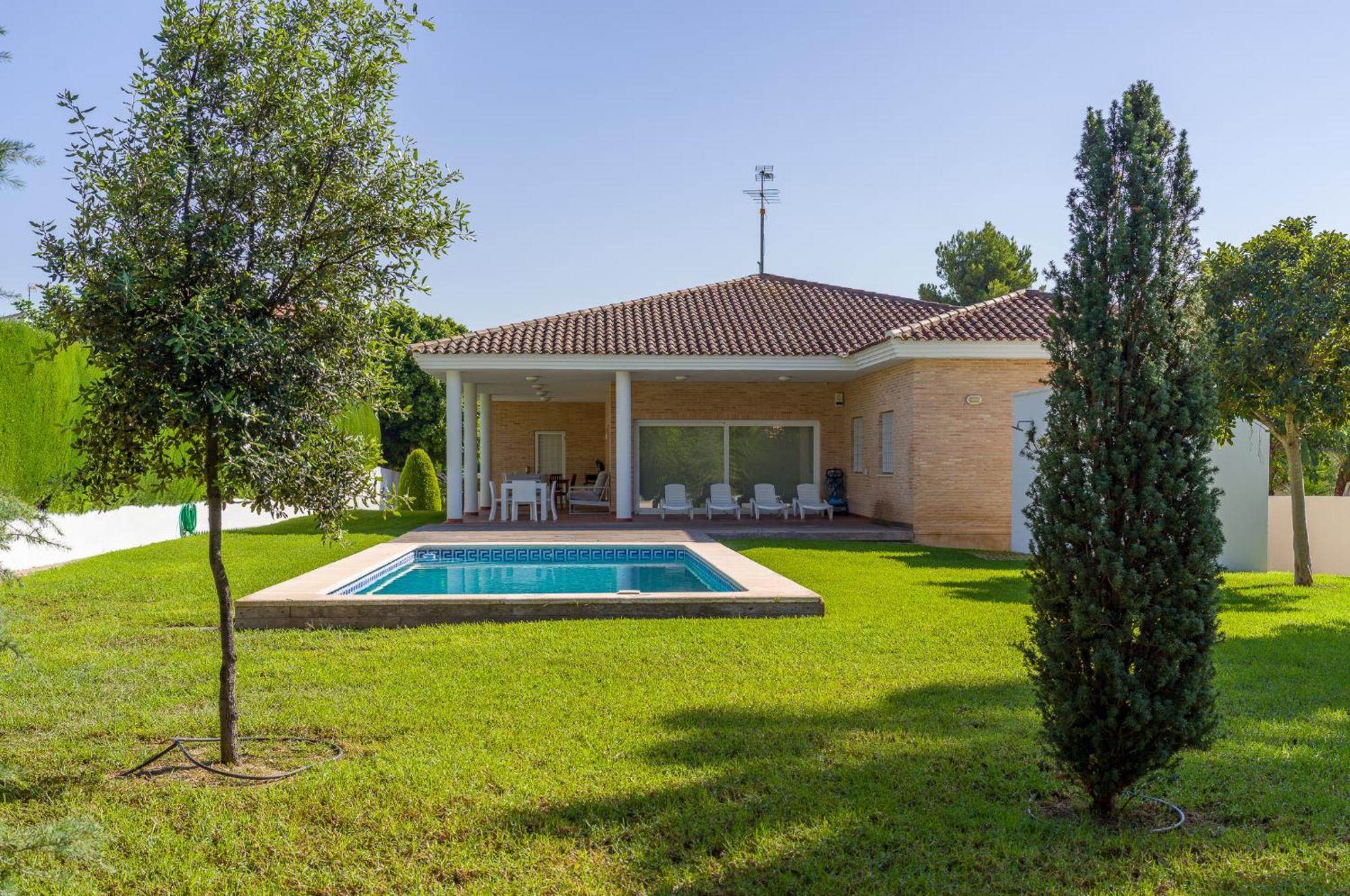 Con Piscina, Jardin Y Aire Acondicionado En La Eliana-l'eliana Villa Valencia
