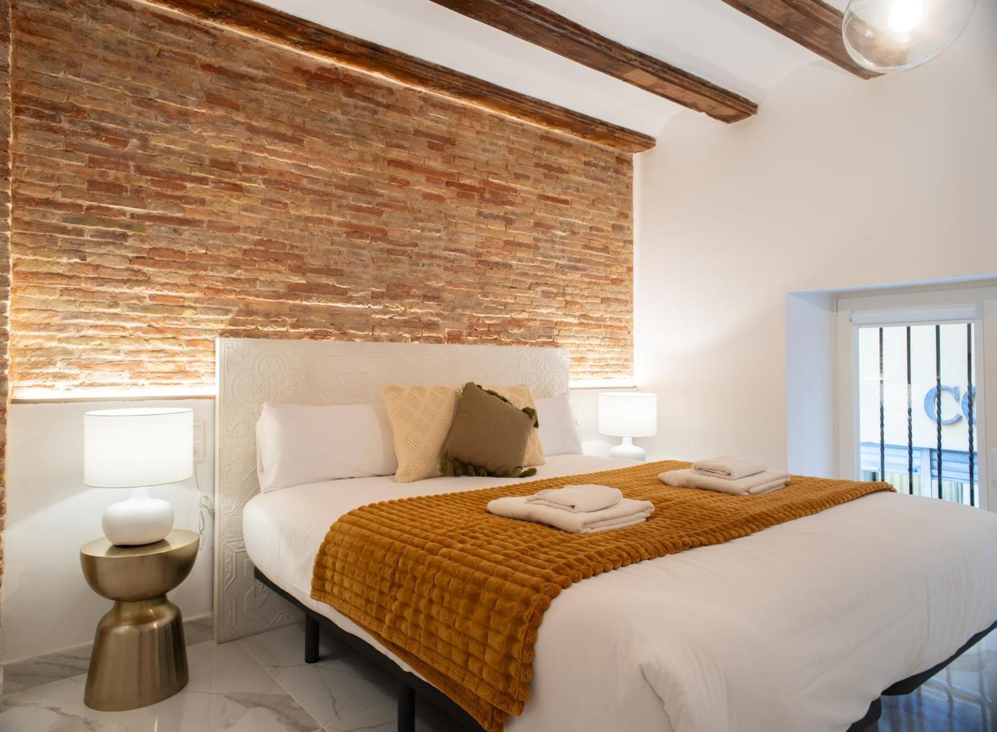 Apartment Market - Ciutat Vella, Exclusively For Families - Mid-term *