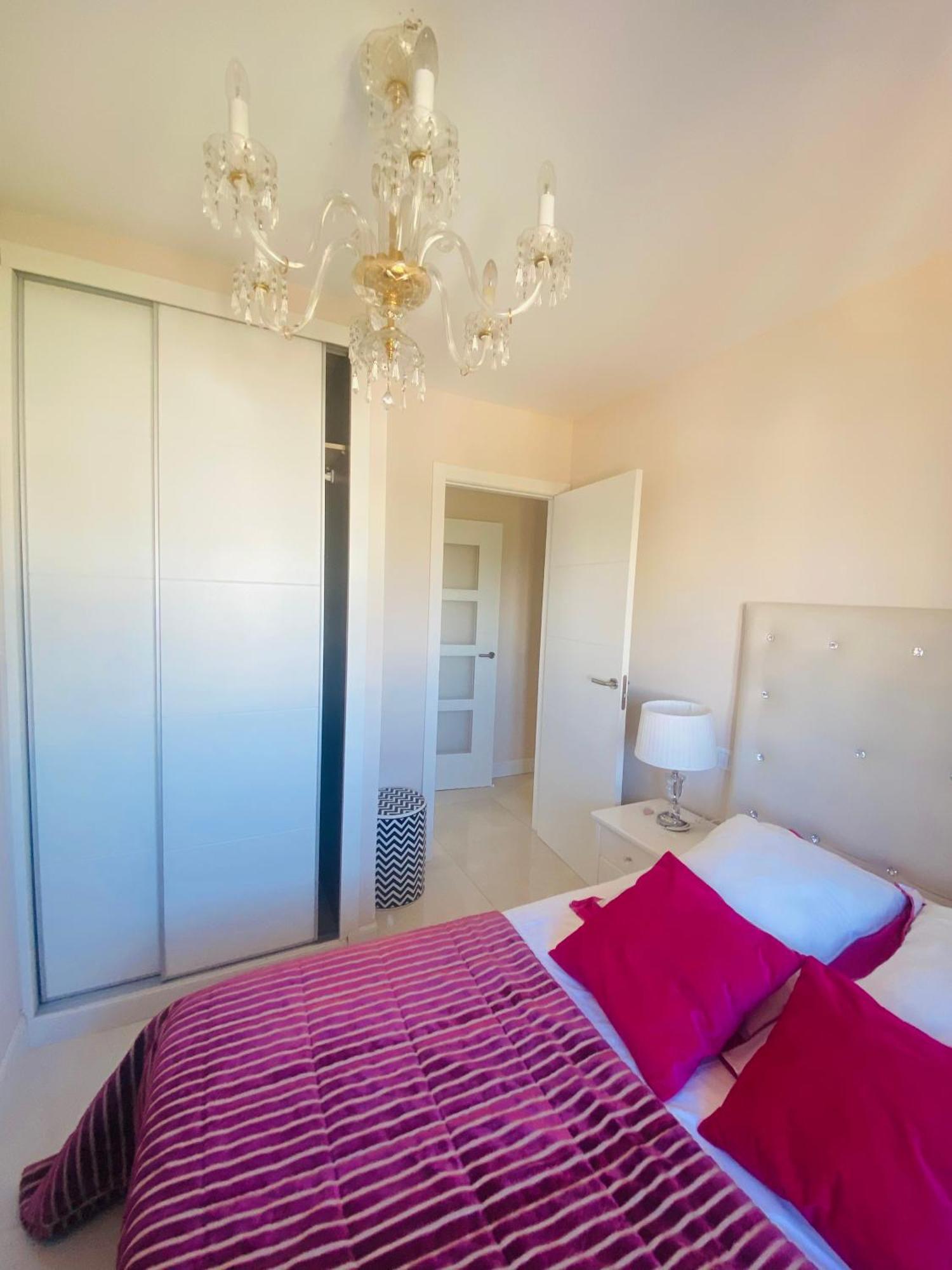The White Apartment: Luxury, And Design Apartamento Valencia