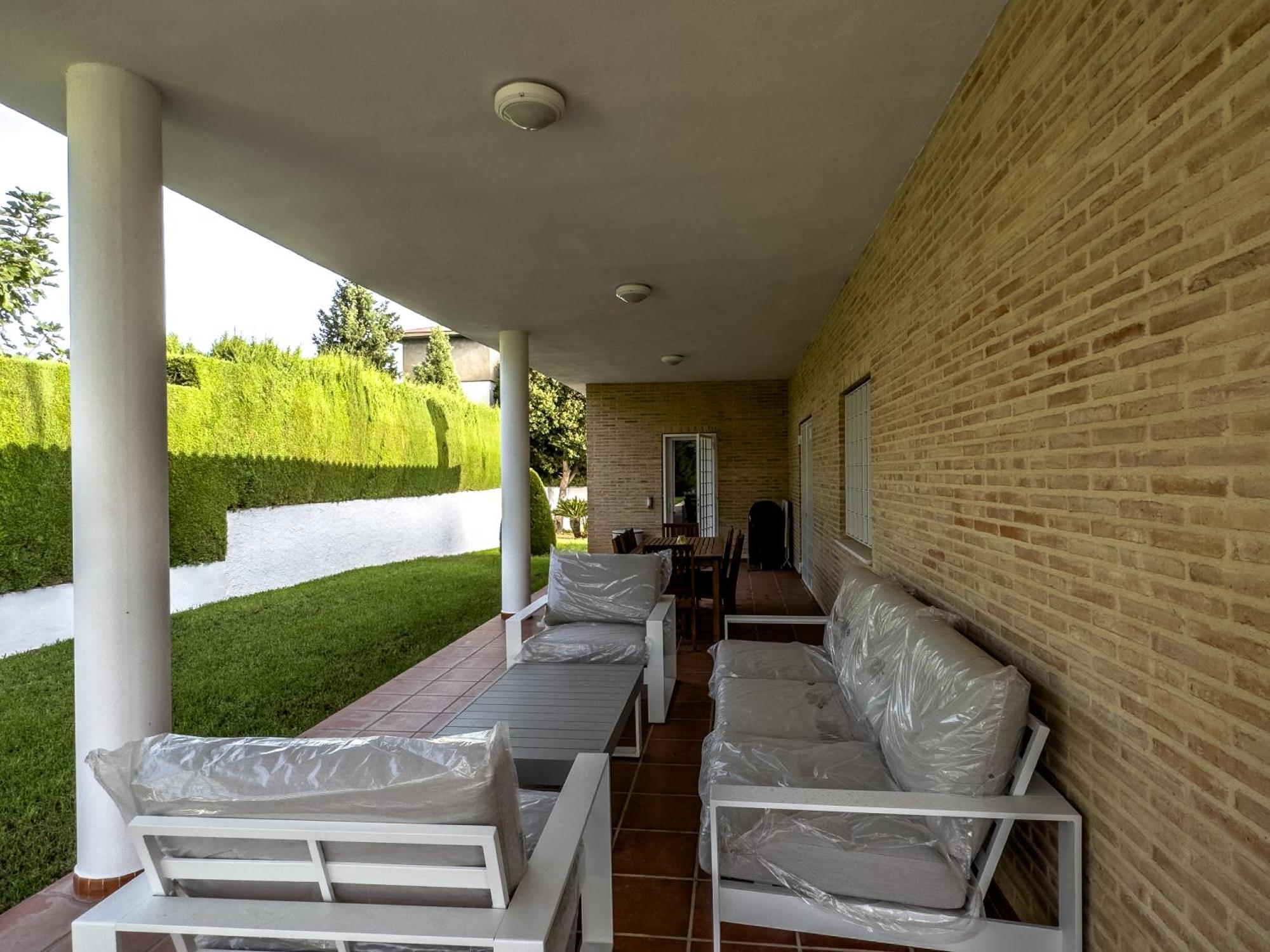 Con Piscina, Jardin Y Aire Acondicionado En La Eliana-l'eliana Villa *