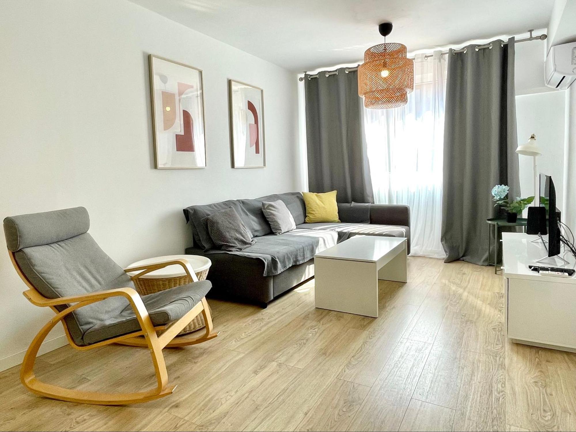 Spacious, Sunny Flat By Of Arts & Sciences *