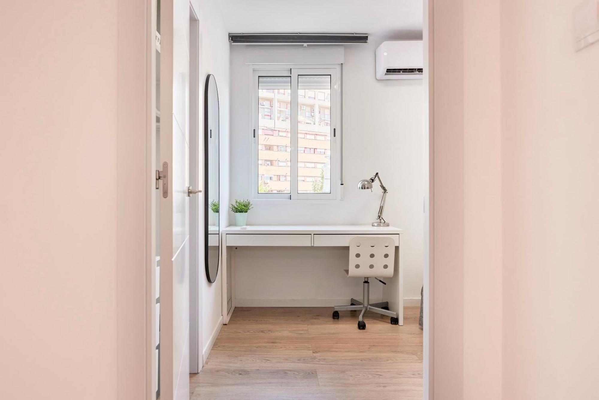 Apartamento Spacious, Sunny Flat By Of Arts & Sciences