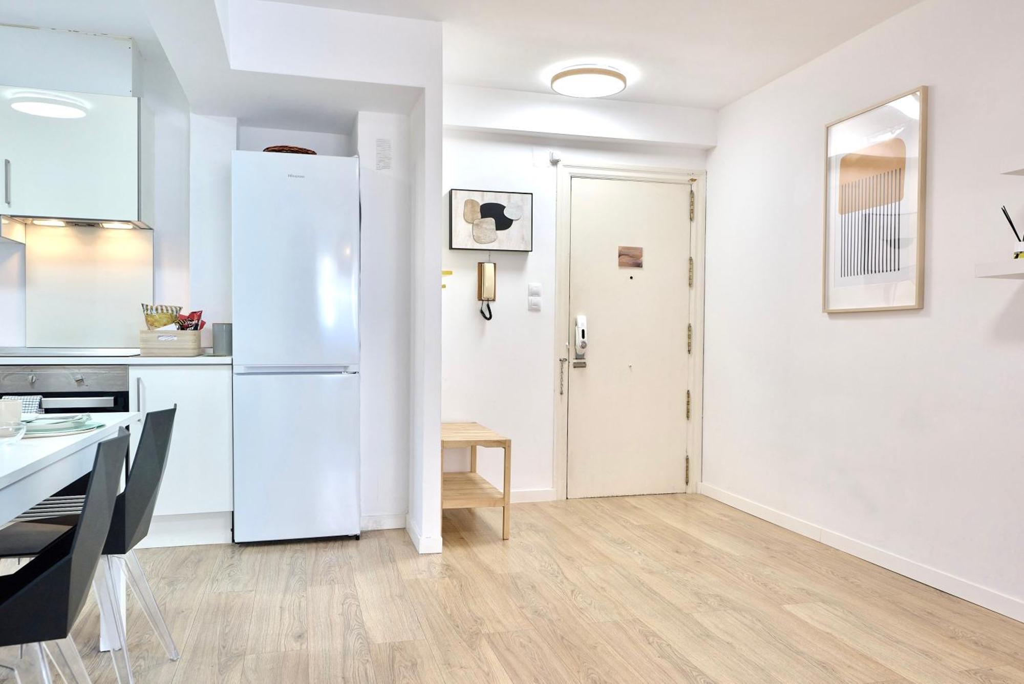 Spacious, Sunny Flat By Of Arts & Sciences *