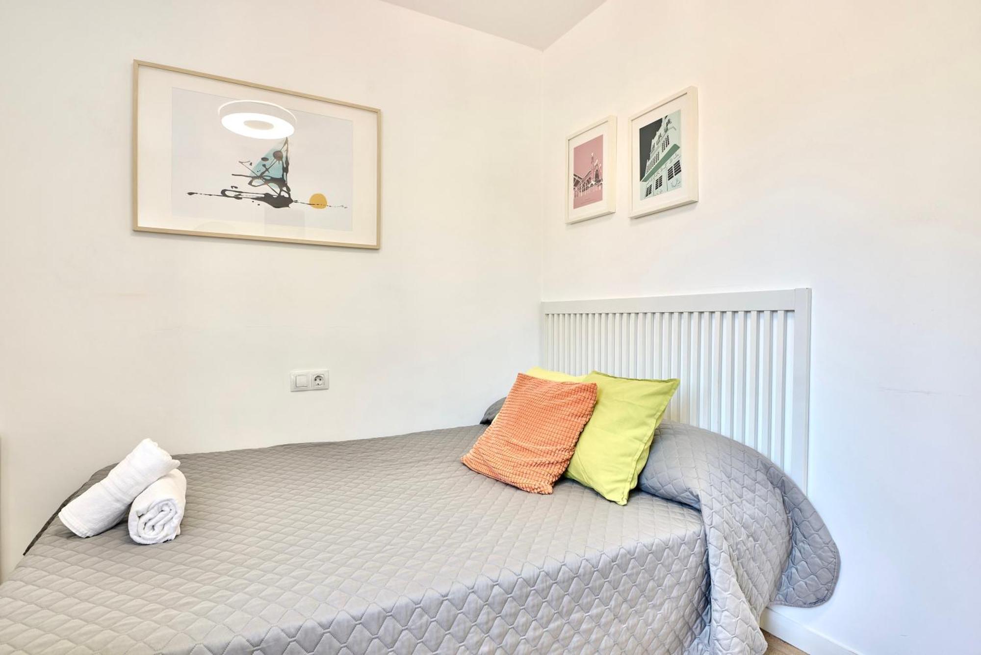 Spacious, Sunny Flat By Of Arts & Sciences