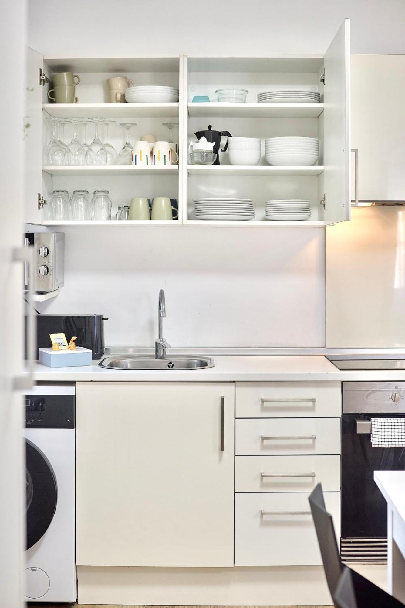 Spacious, Sunny Flat By Of Arts & Sciences