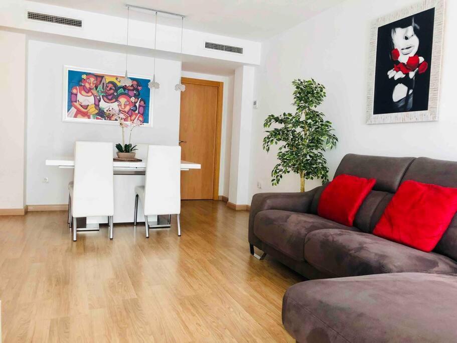 Great Close To Center Apartment *