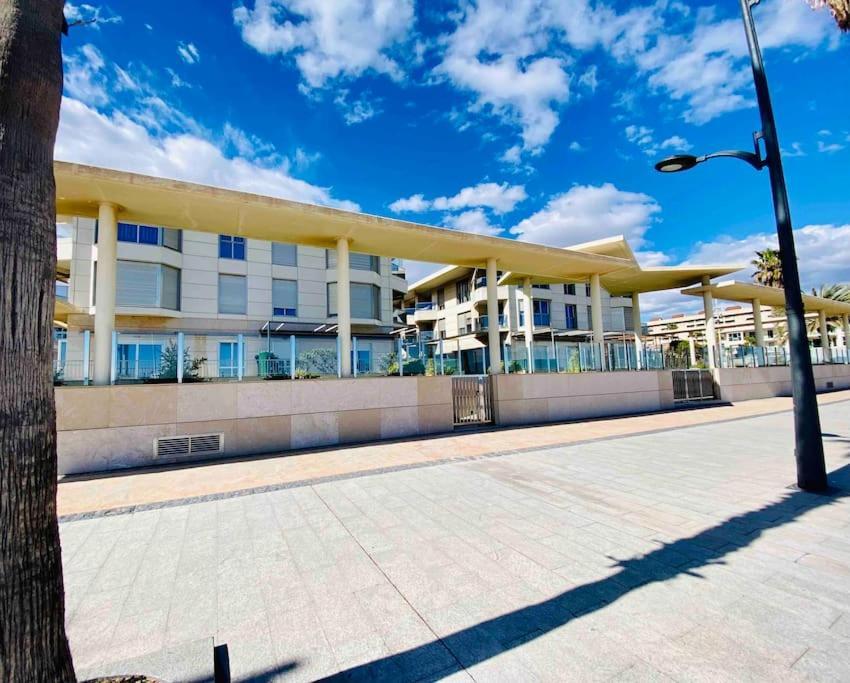 Stylish With Terrace On The Beachfrom Apartment *