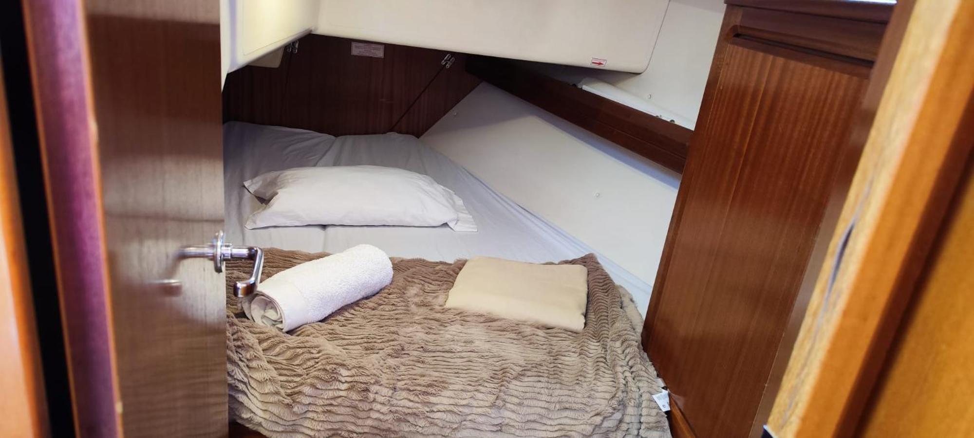 Velero Shabbak Hotel en barco Valencia