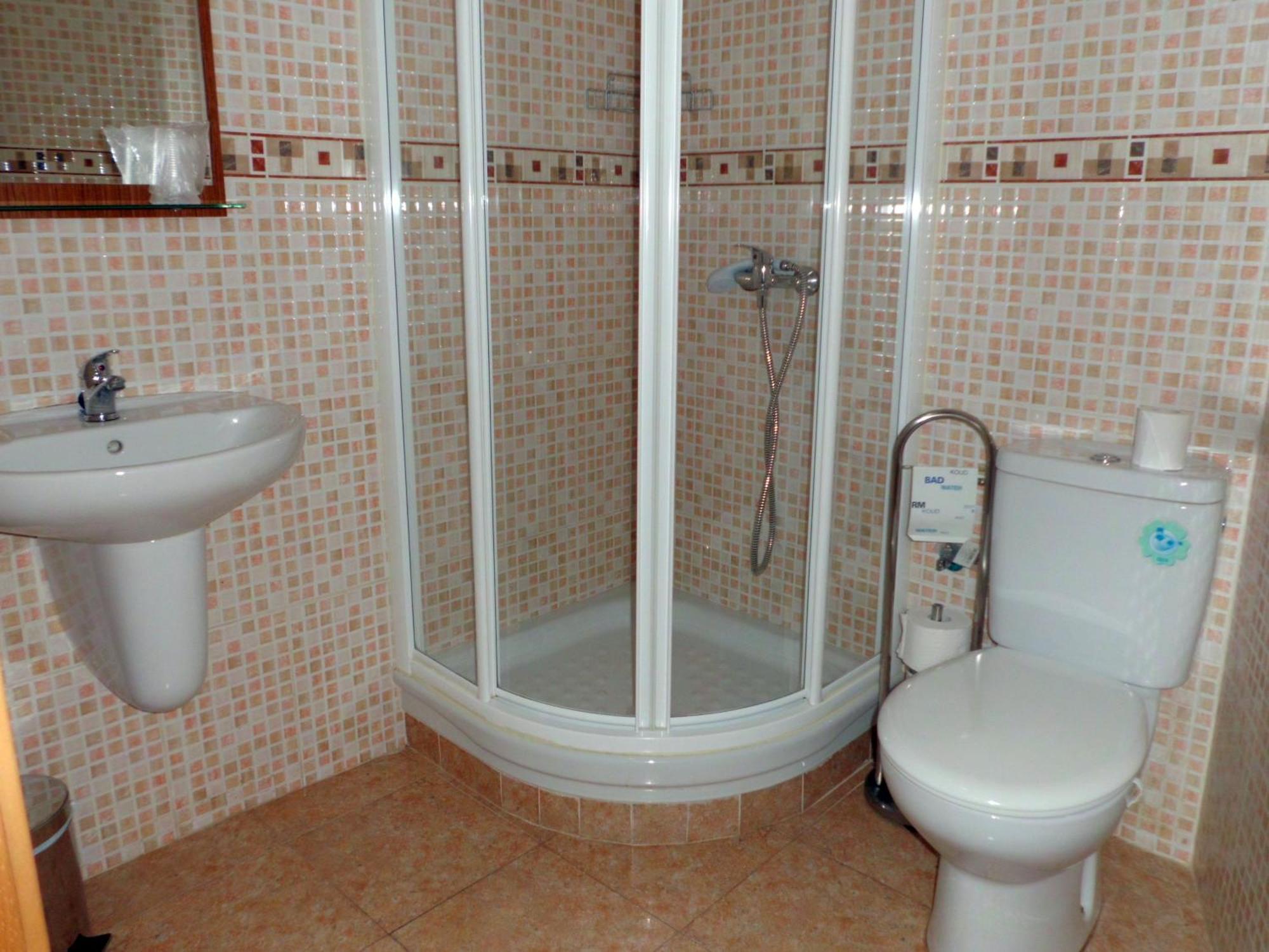 Pensión Abastos 2*