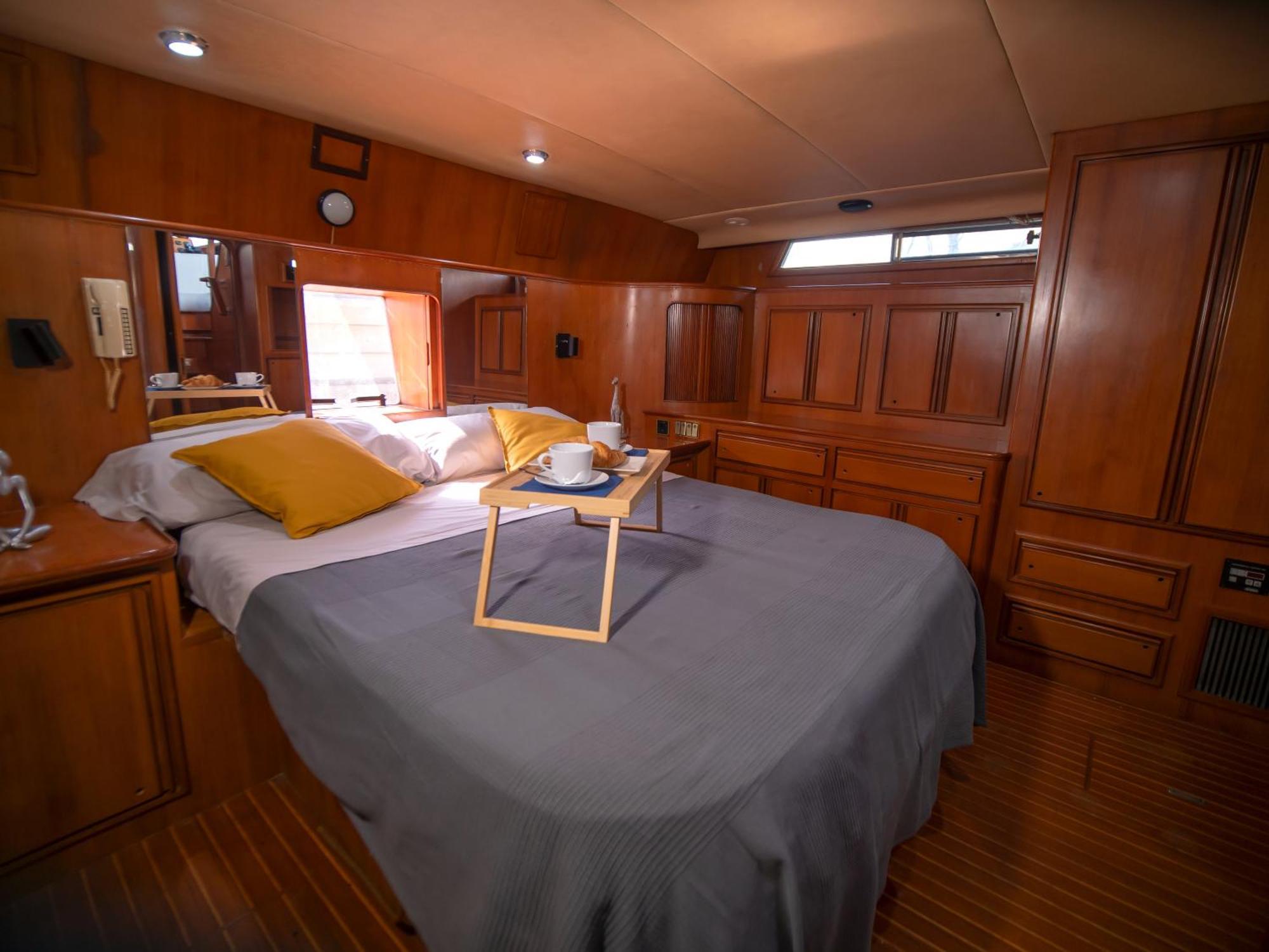 Hotel en barco Master&commander *