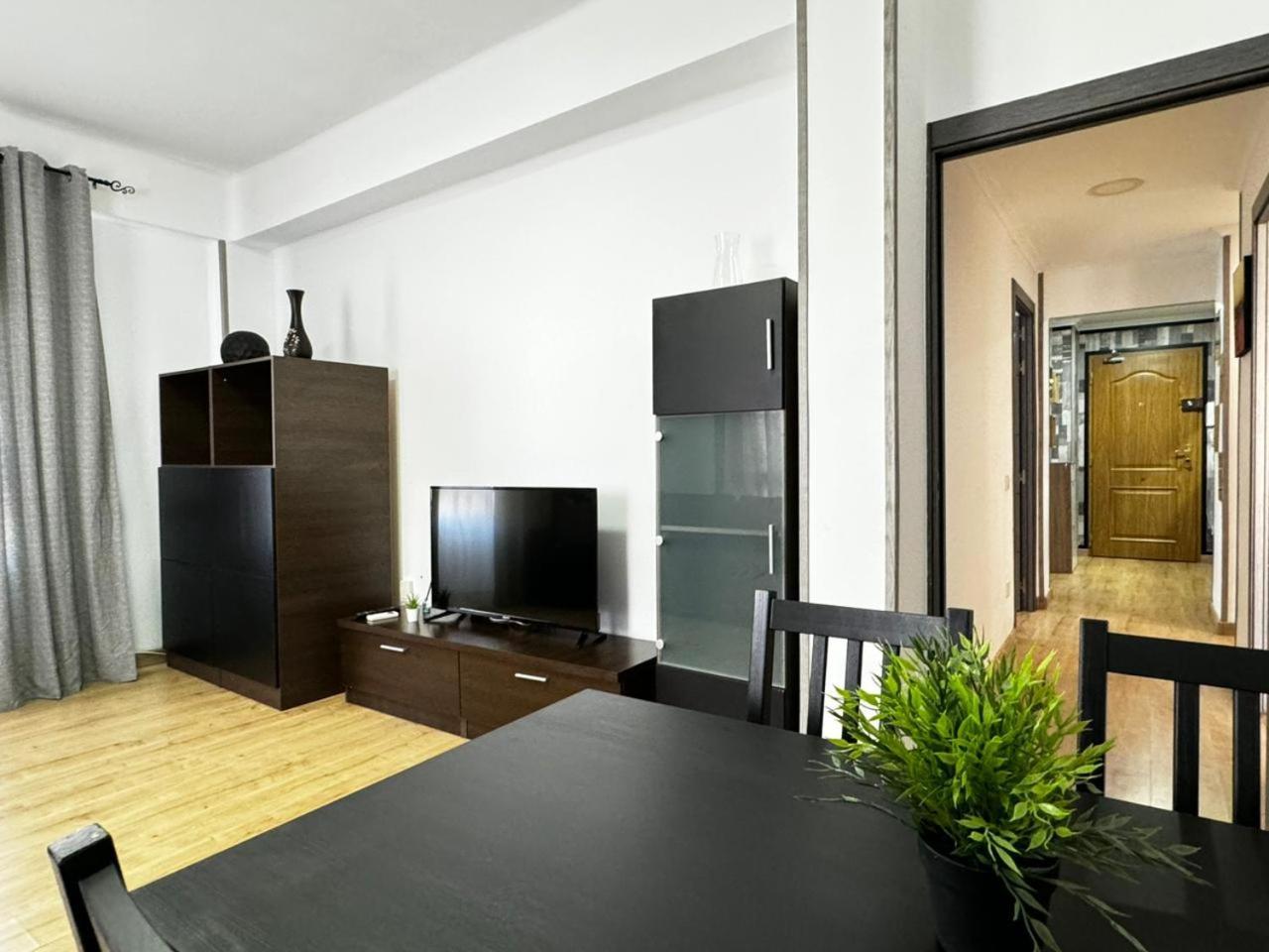 Assutzena 5 *