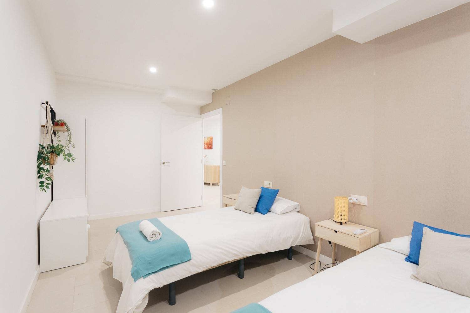 Amplio Cerca Centro Historico Y Turia 5pax 2 Bath Apartment