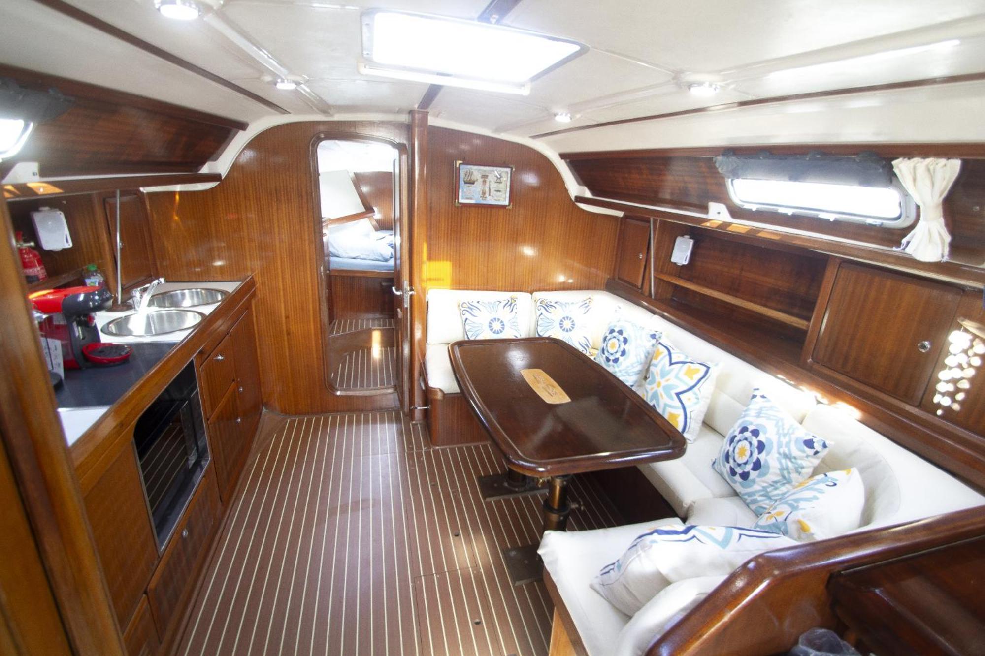 Hotel en barco Autentico Velero En