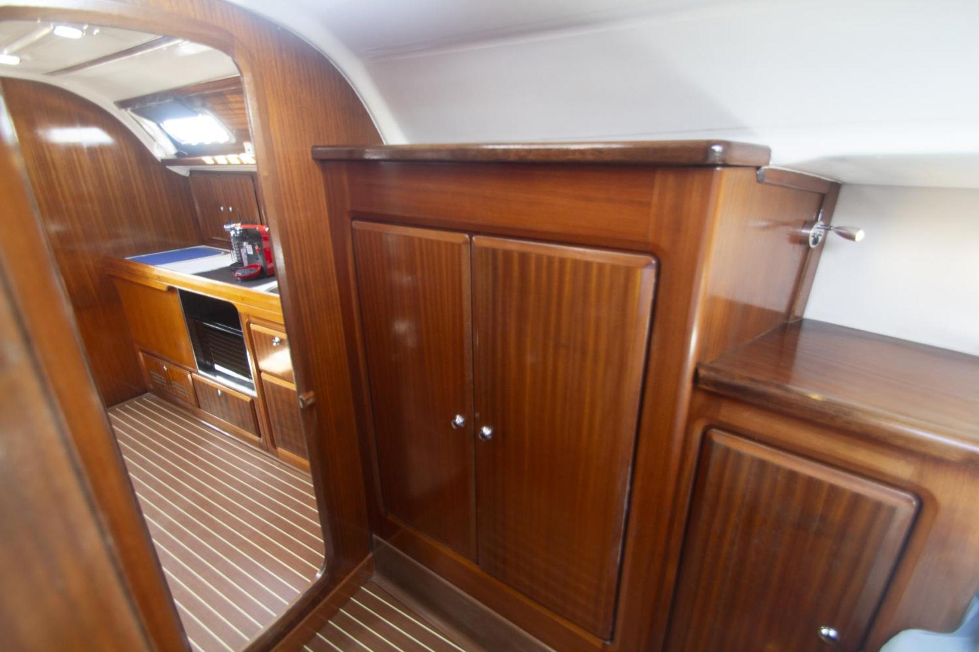 Hotel en barco Autentico Velero En *