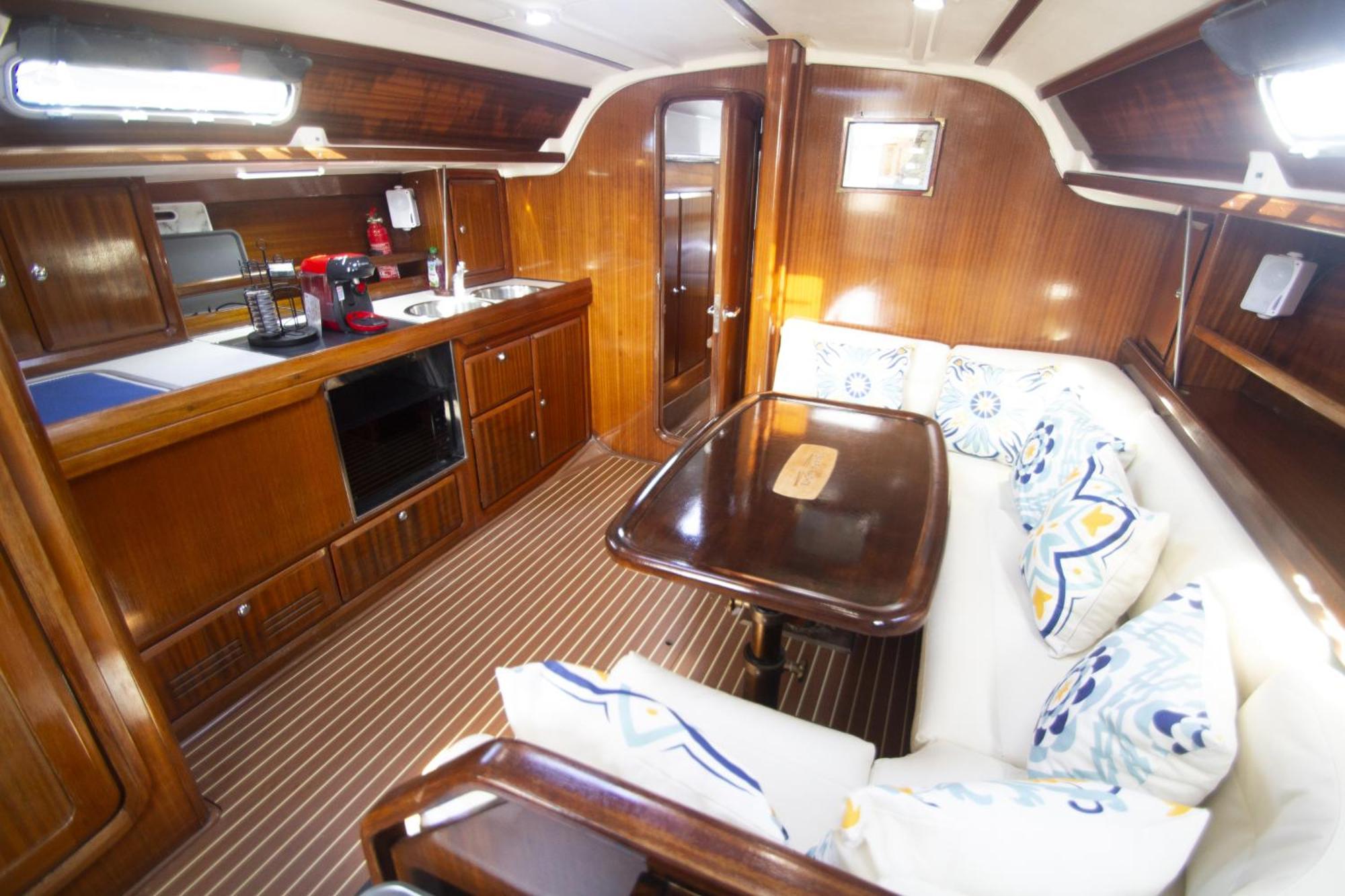 Hotel en barco Autentico Velero En