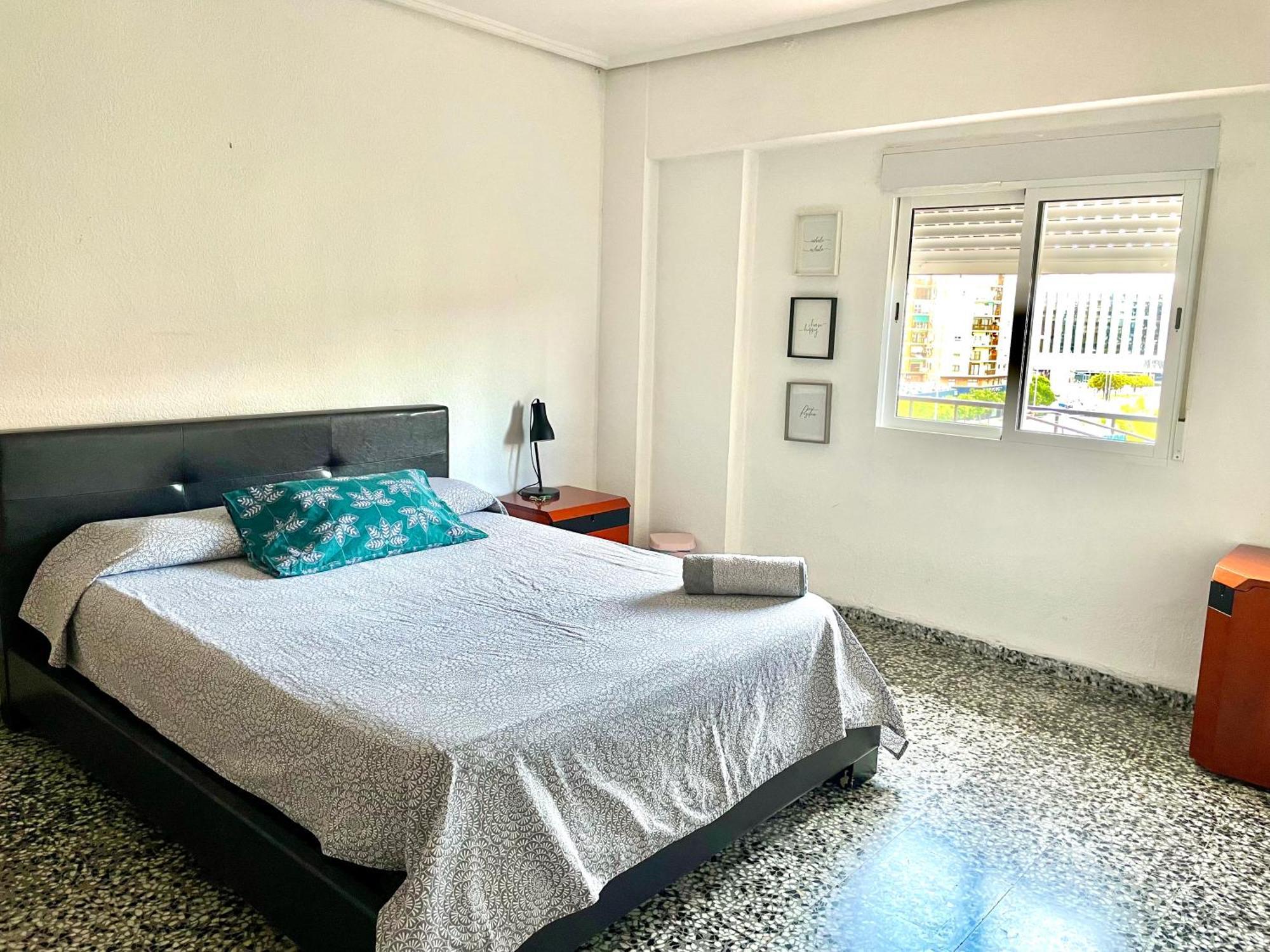 Habitación en casa particular Private In Shared Workstay Valencia