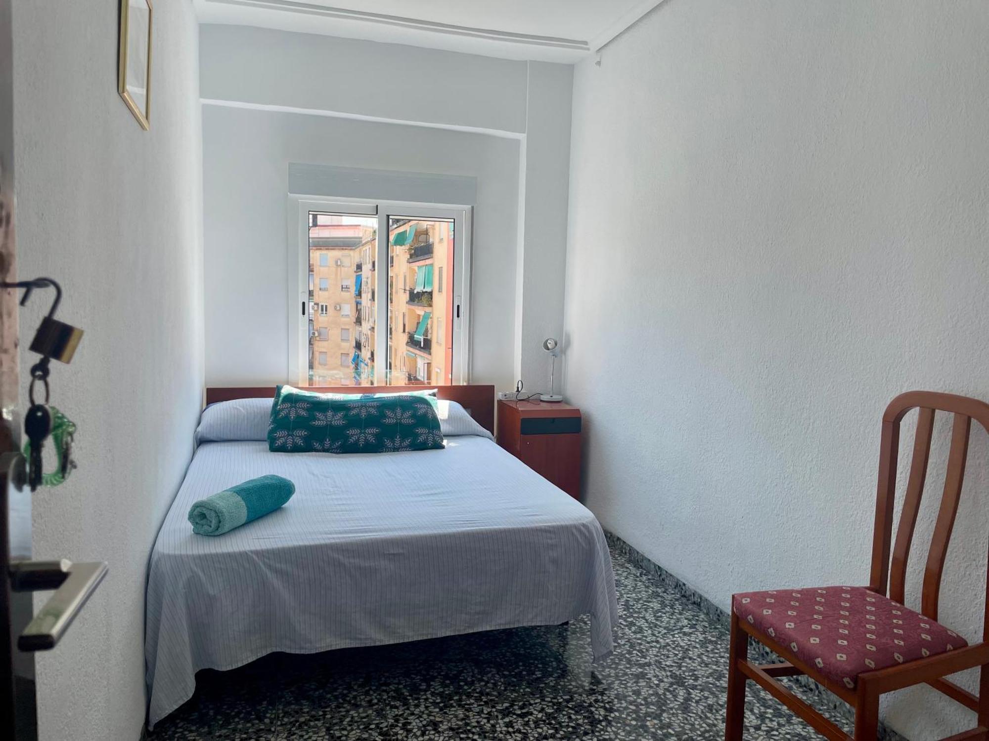 Private In Shared Workstay Valencia