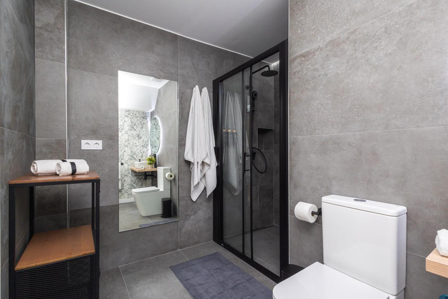 Moderno, Amplio Y Muy Comodo Apartamento *