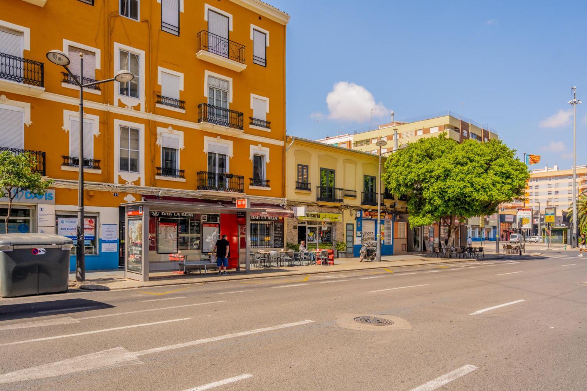 Familiar En Avenida Del Puerto * Valencia