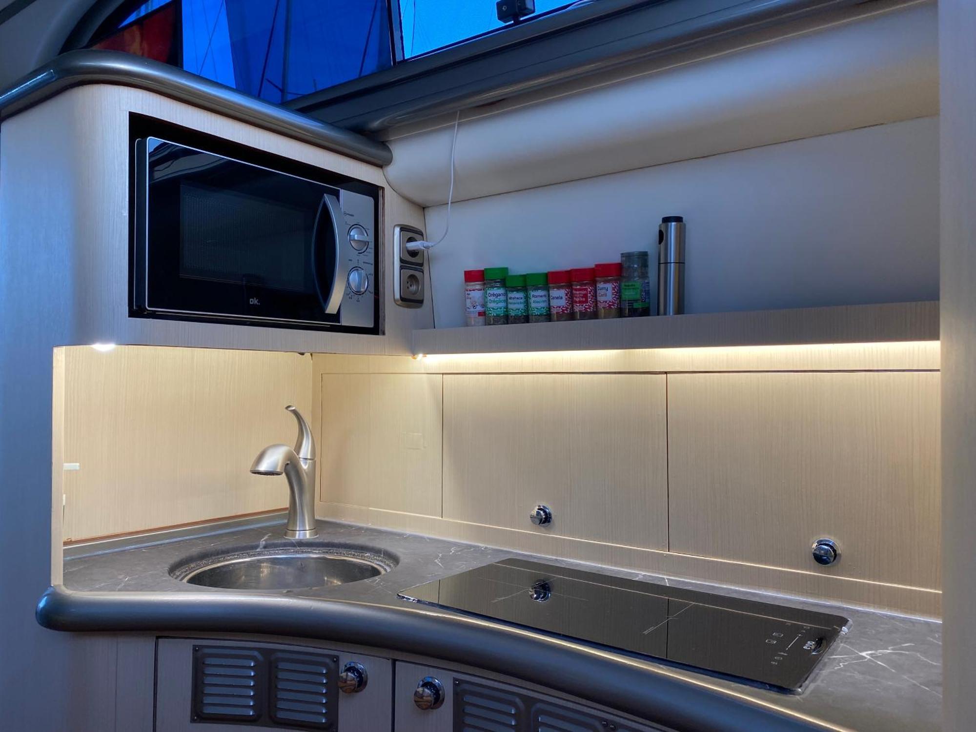 The Yacht Experience Hotel en barco